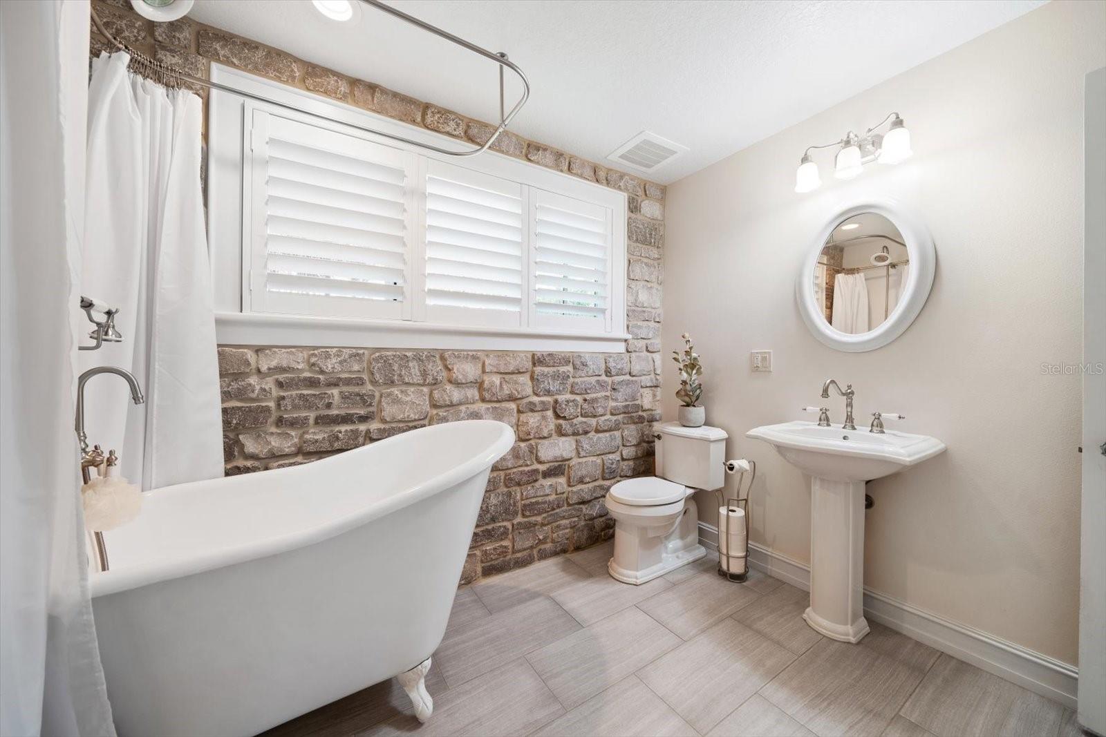 MALONES L H SUB - Residential