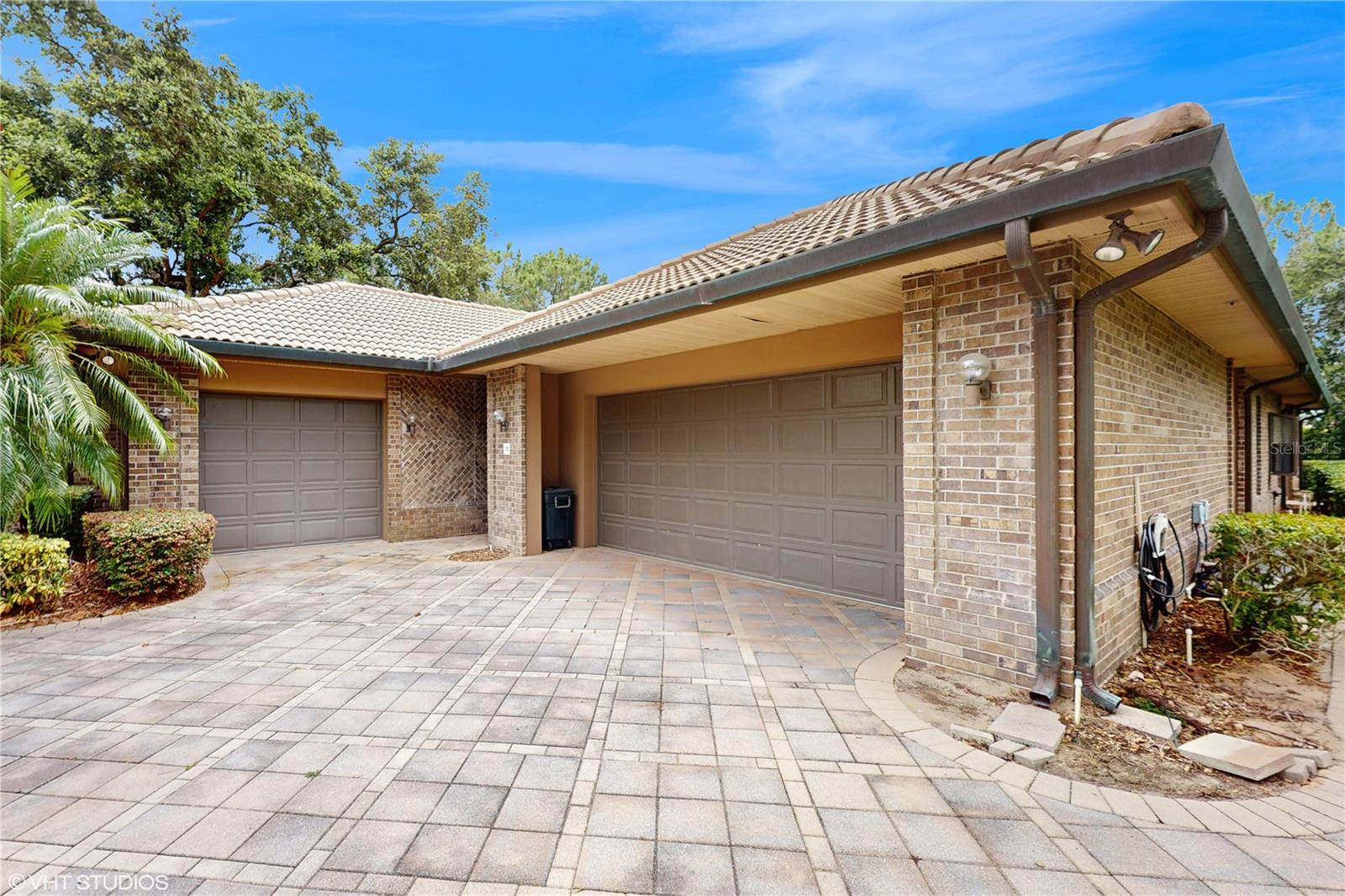 105 WODEN WAY