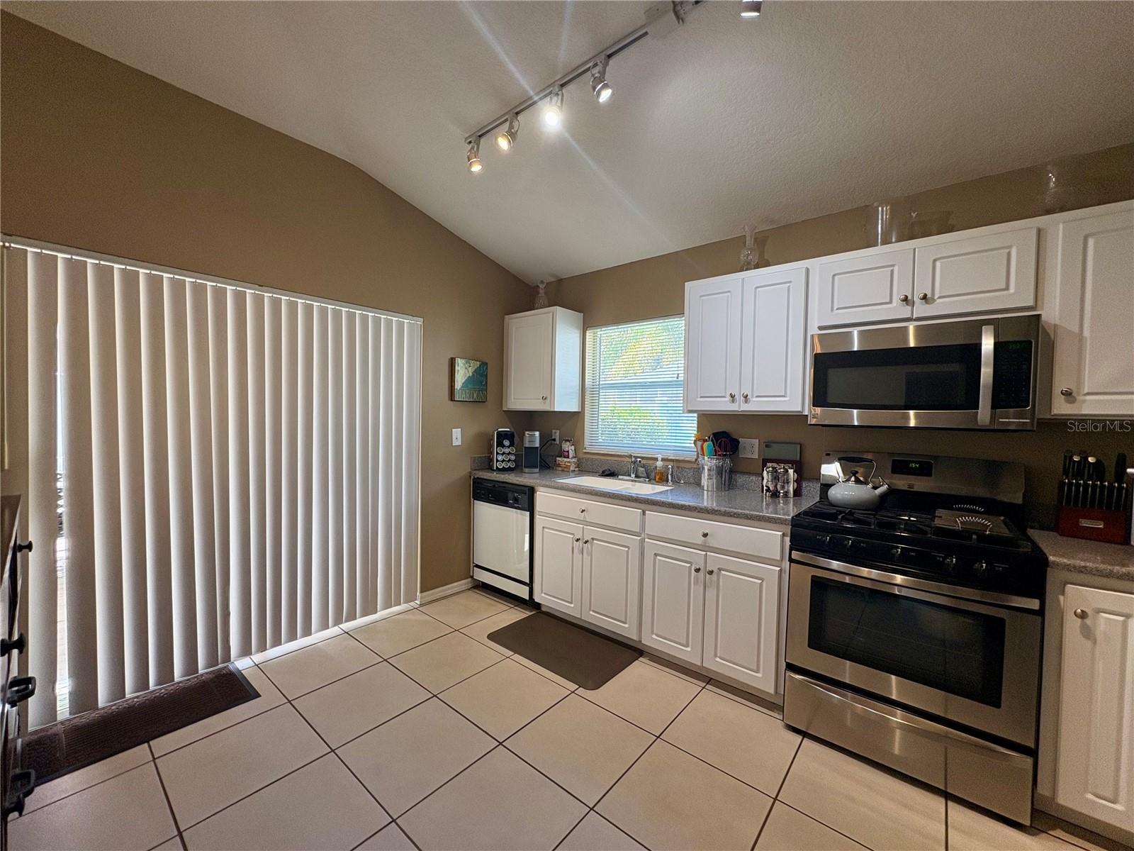 HUNTERS GREEN PH 1B 02 - Residential Lease