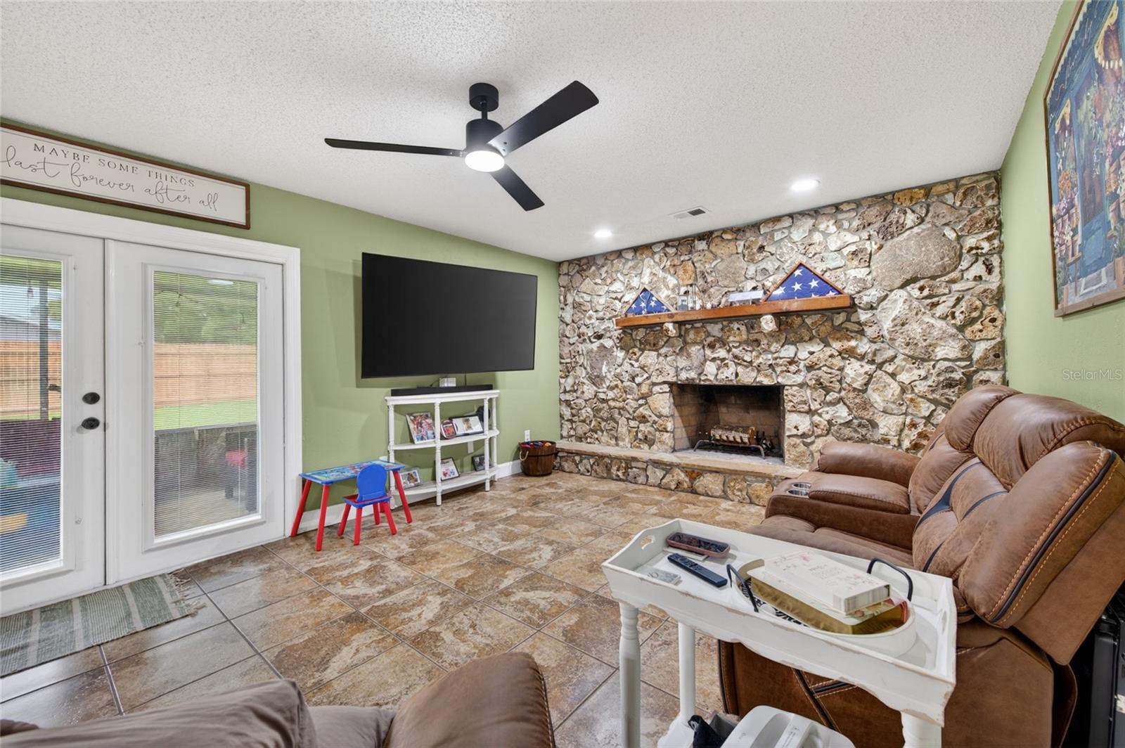 222 PINEROCK PLACE
