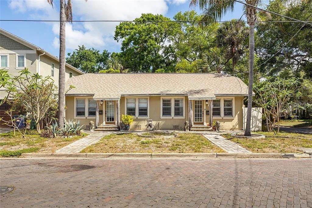 Located just steps from Bayshore Blvd and some of South Tampa’s most popular restaurants and shops, this charming 1-bedroom, 1-bathroom duplex unit offers the perfect blend of convenience and comfort.
Inside, you’ll find a bright living area and a full kitchen equipped with a stove/oven, microwave, dishwasher, and refrigerator. The spacious bedroom and full bath create a functional layout ideal for everyday living.
Tenants also enjoy access to a shared patio and fully fenced backyard, perfect for outdoor dining or relaxing. A laundry room with washer and dryer is available for use.
Utilities: Tenant is responsible for electric, internet, and 50% of the water bill. Trash is included.
This well-maintained home is in one of South Tampa’s most desirable and walkable neighborhoods, don’t miss this opportunity to live near the best the area has to offer!