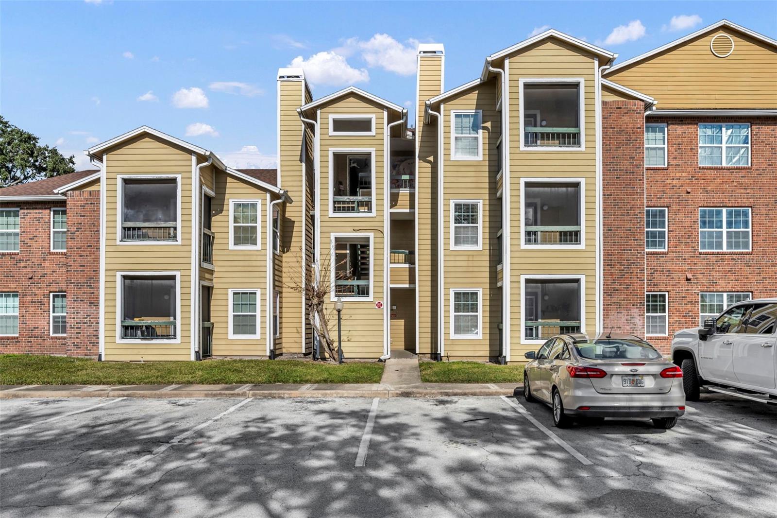 REGENCY GARDENS - Residential