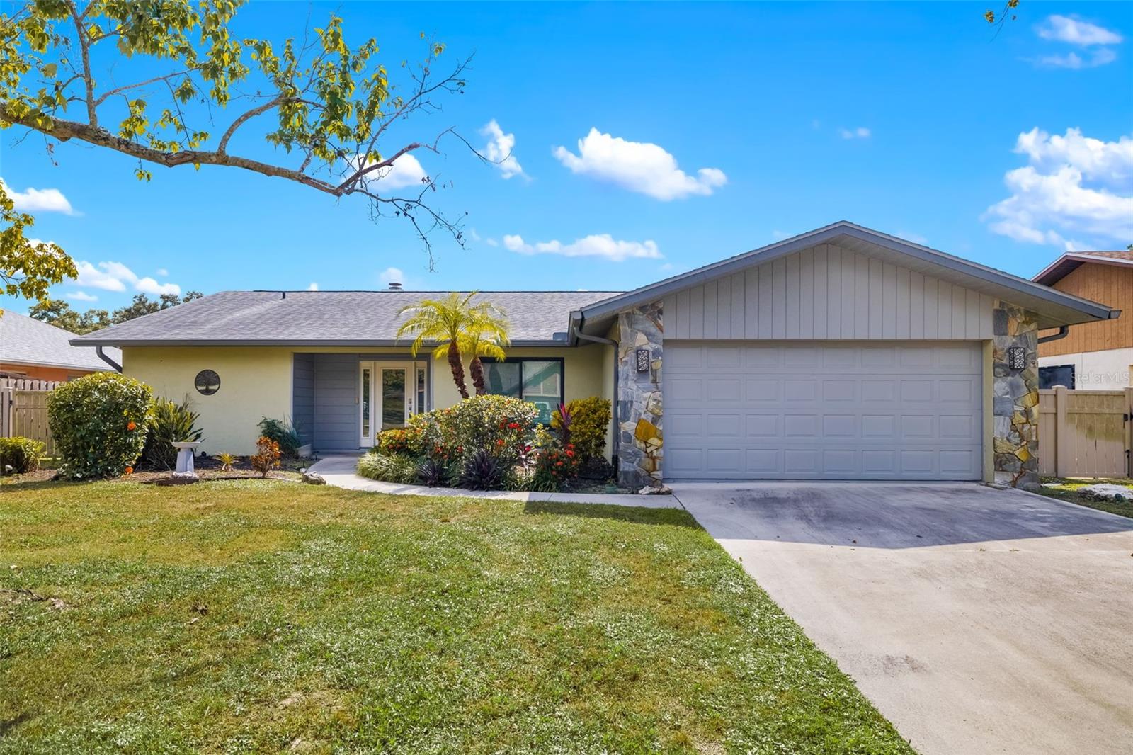 COUNTRY OAKS PH I - Residential Lease