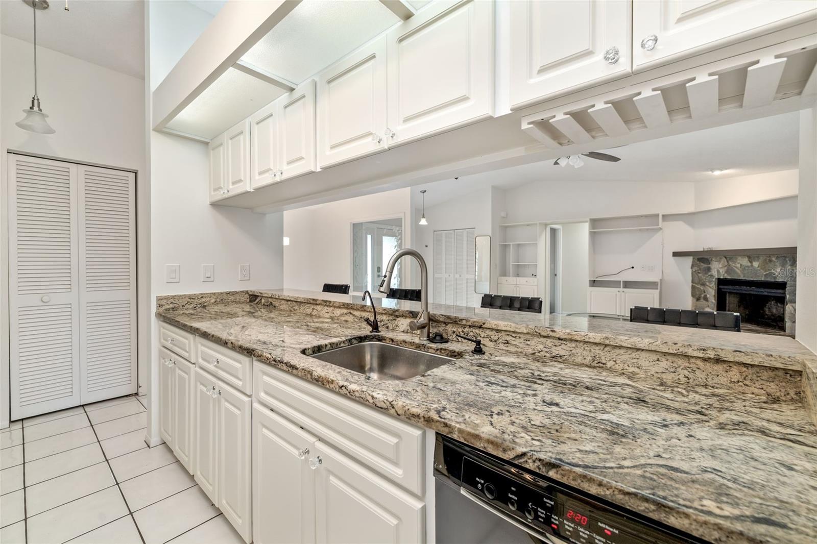 COUNTRY OAKS PH I - Residential Lease