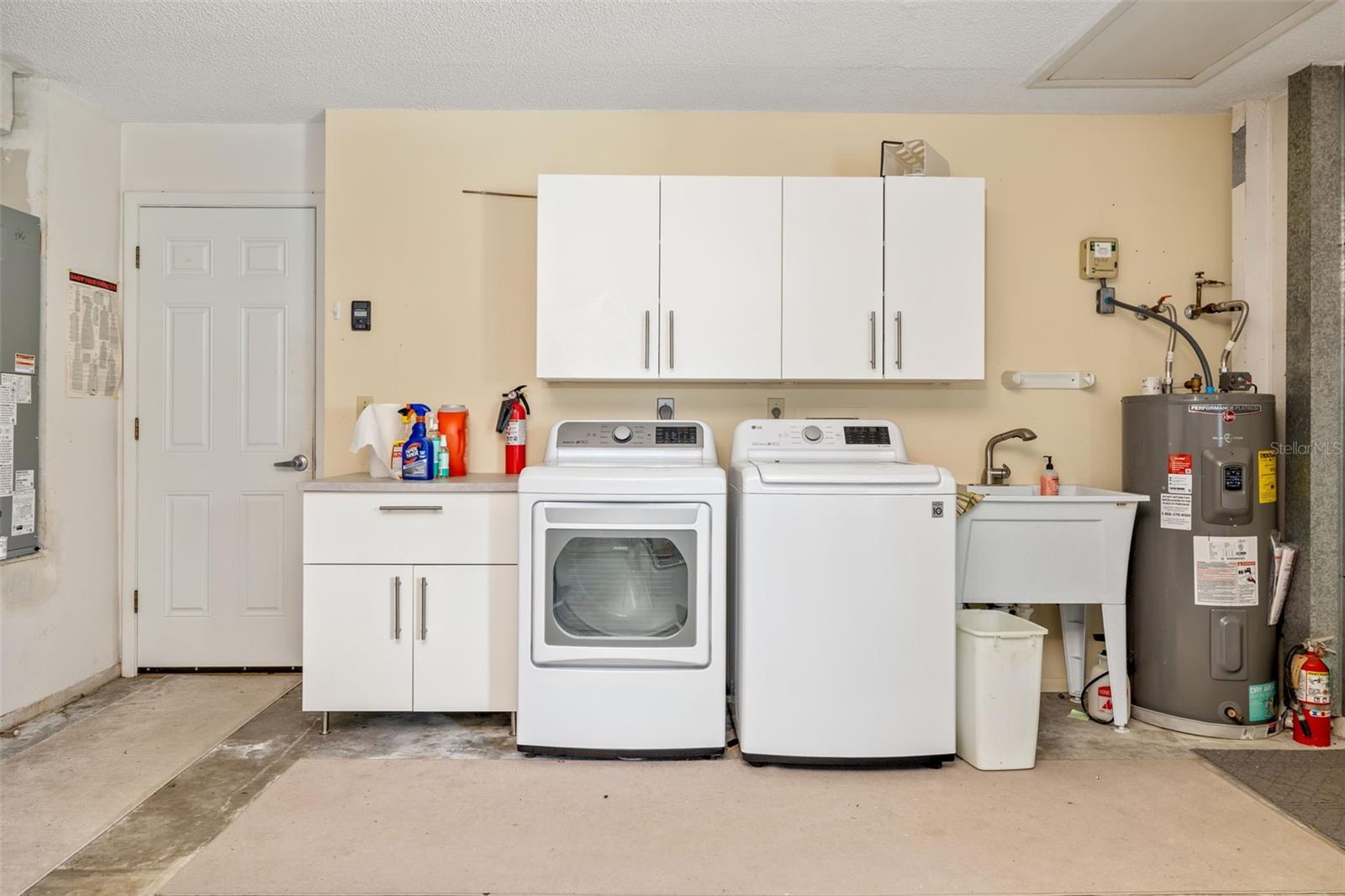 COUNTRY OAKS PH I - Residential Lease