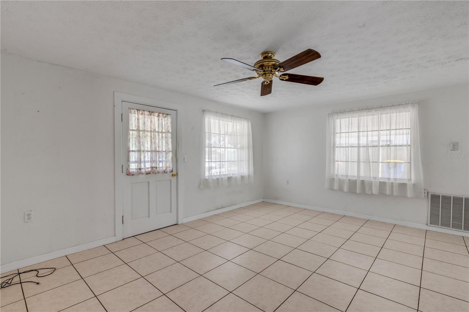 FULLER & SETTLE ALVAREZ GRANT - Residential