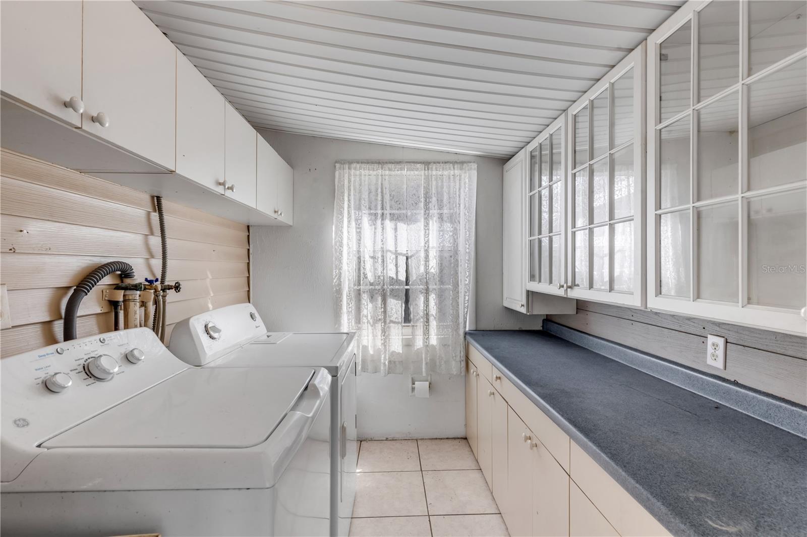 FULLER & SETTLE ALVAREZ GRANT - Residential