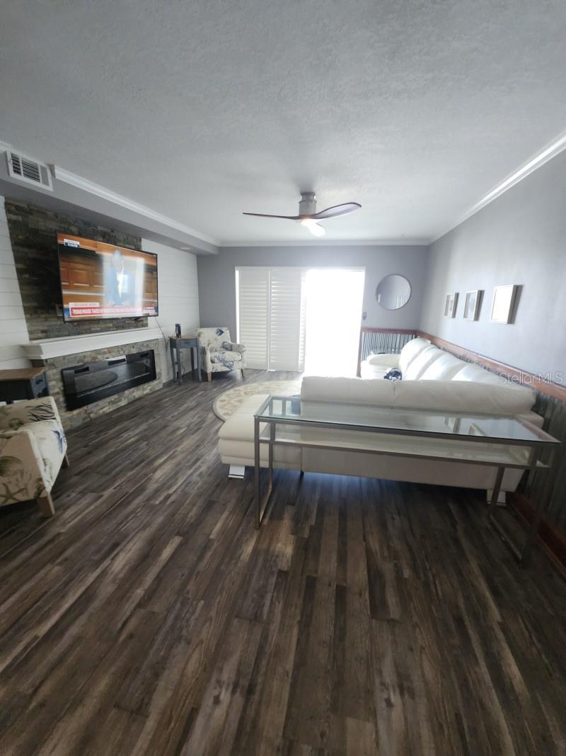 1819 SHORE DRIVE S 217