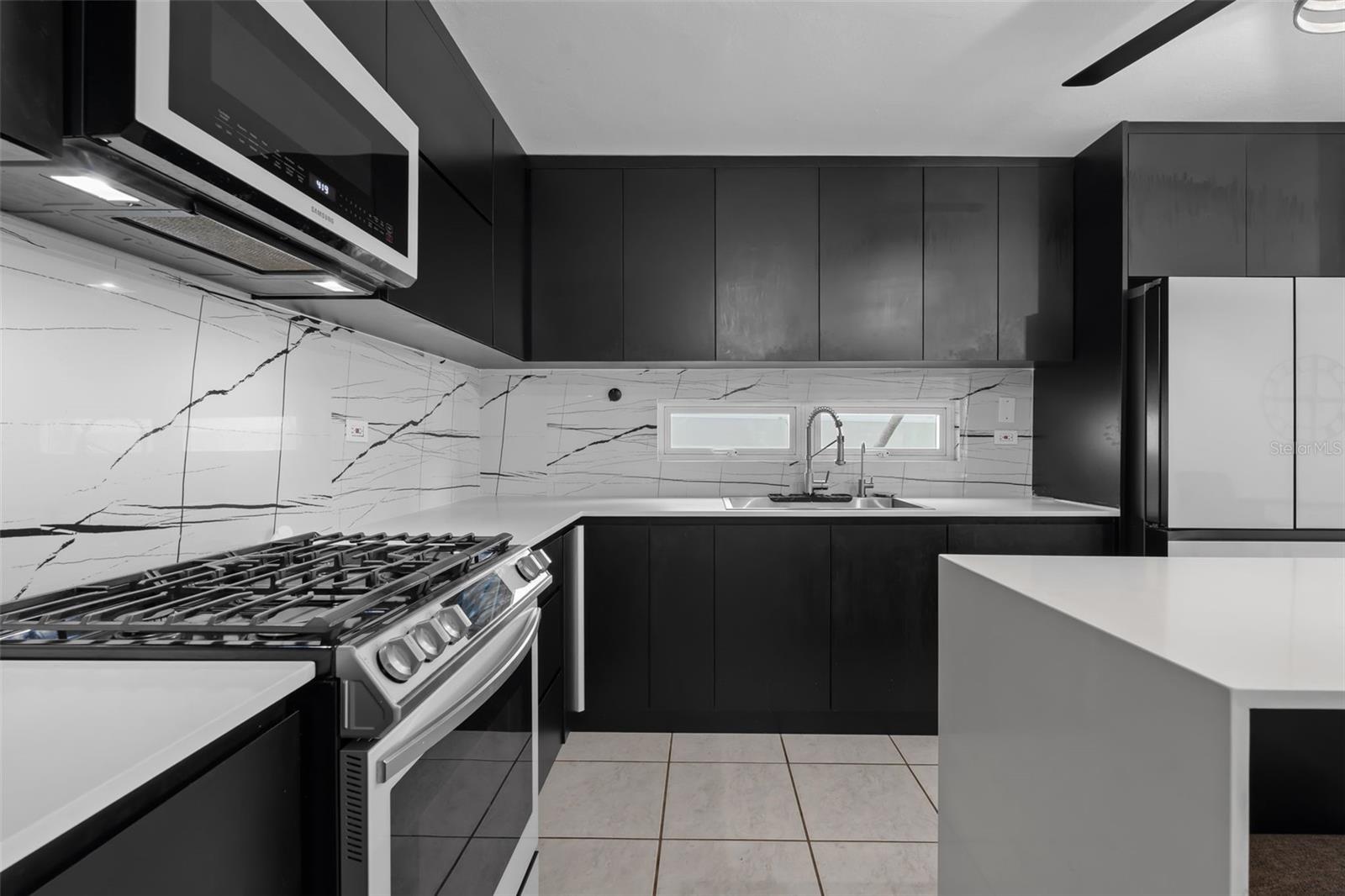 URB PASEO LAS OLAS, DORADO - Residential