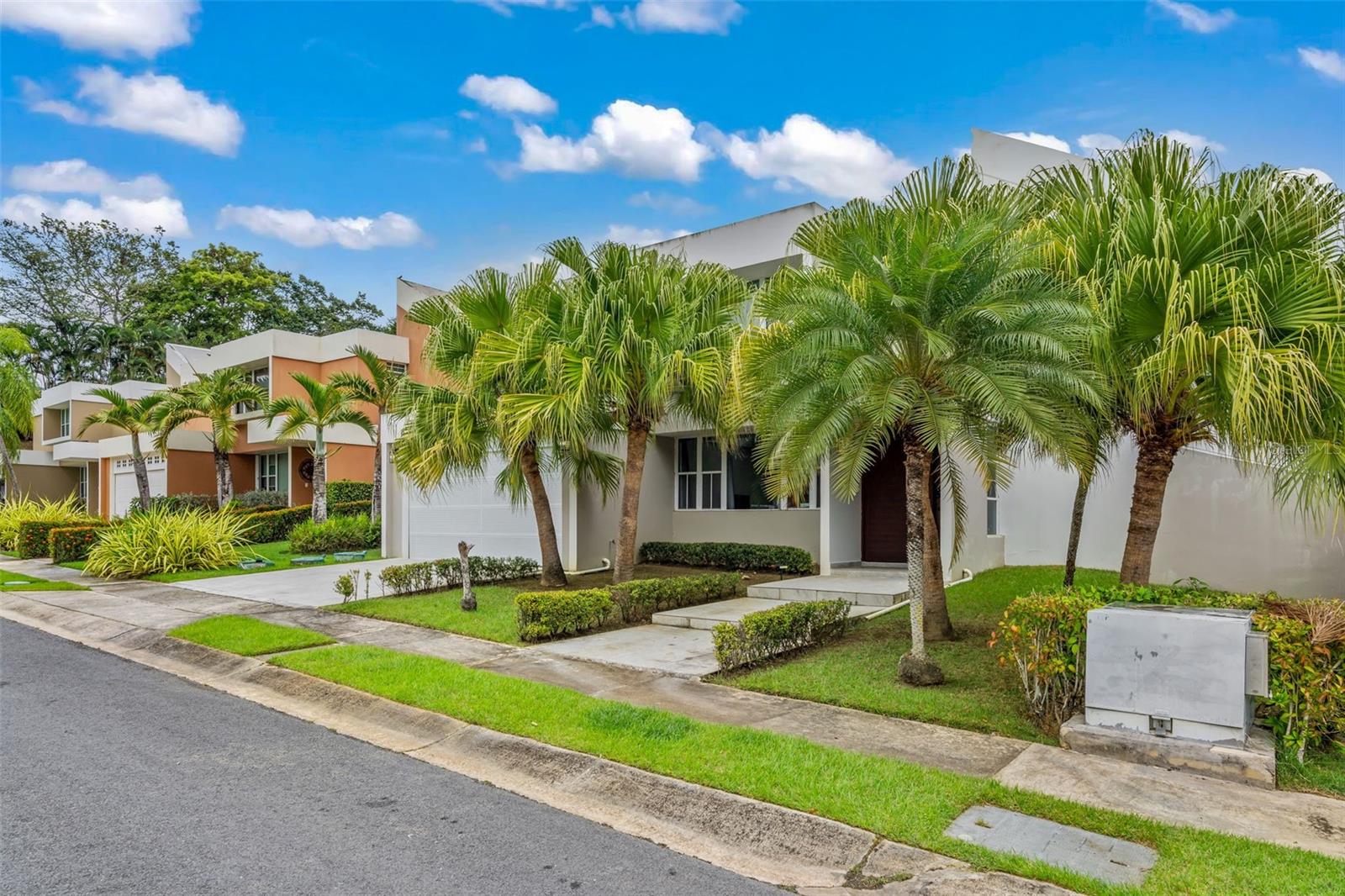 URB PASEO LAS OLAS, DORADO - Residential