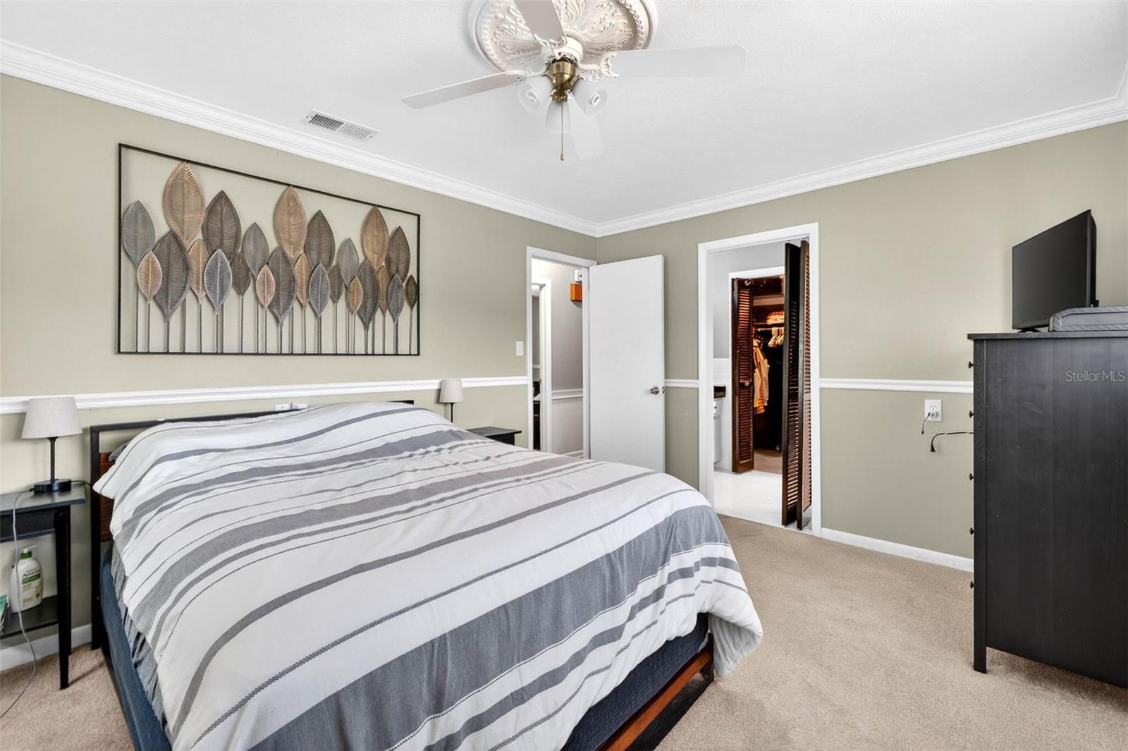 HOUNDS HOLLOW - Residential