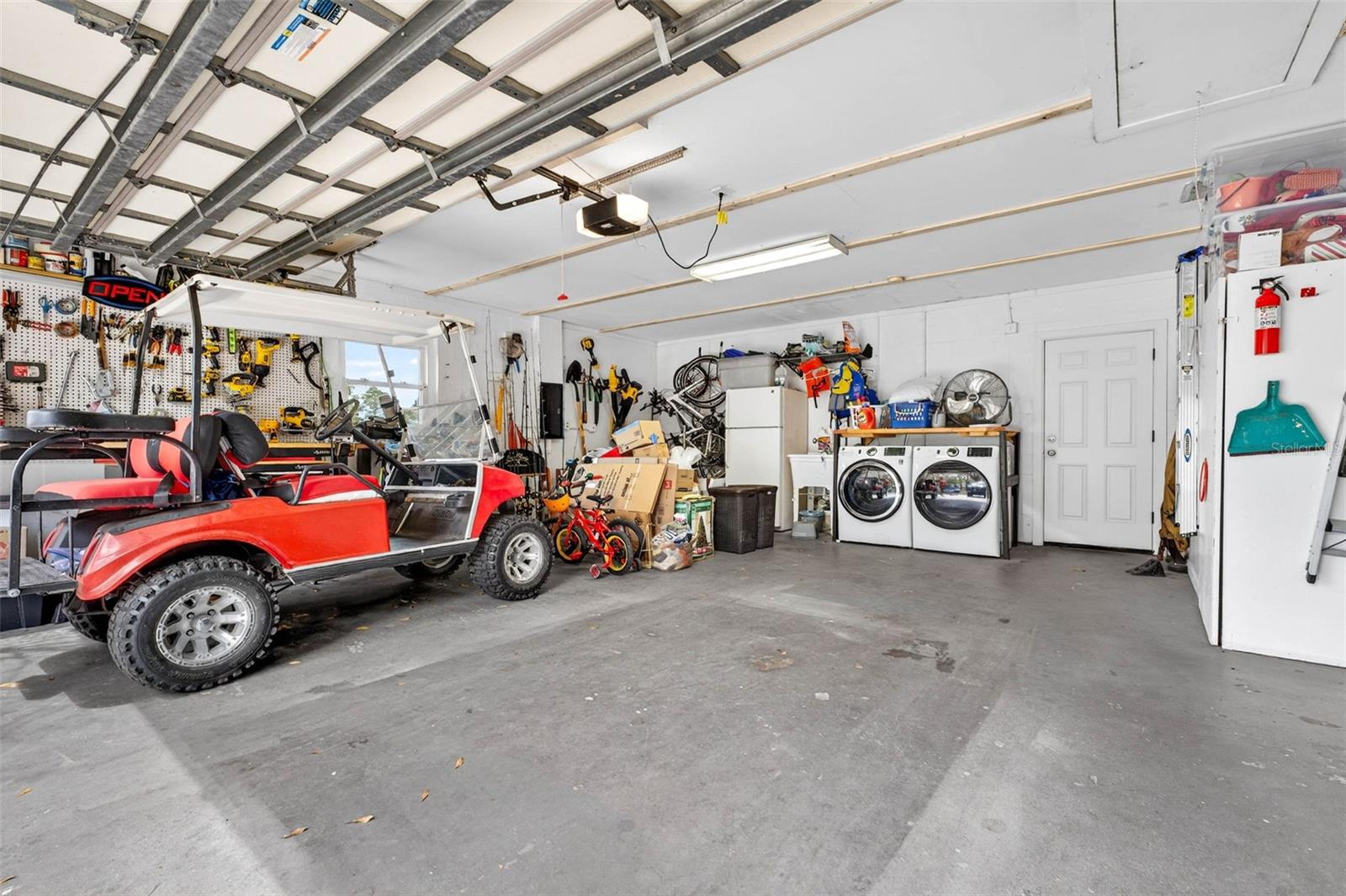 HOUNDS HOLLOW - Residential