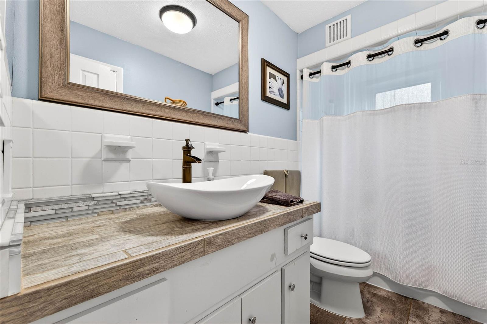 HOUNDS HOLLOW - Residential