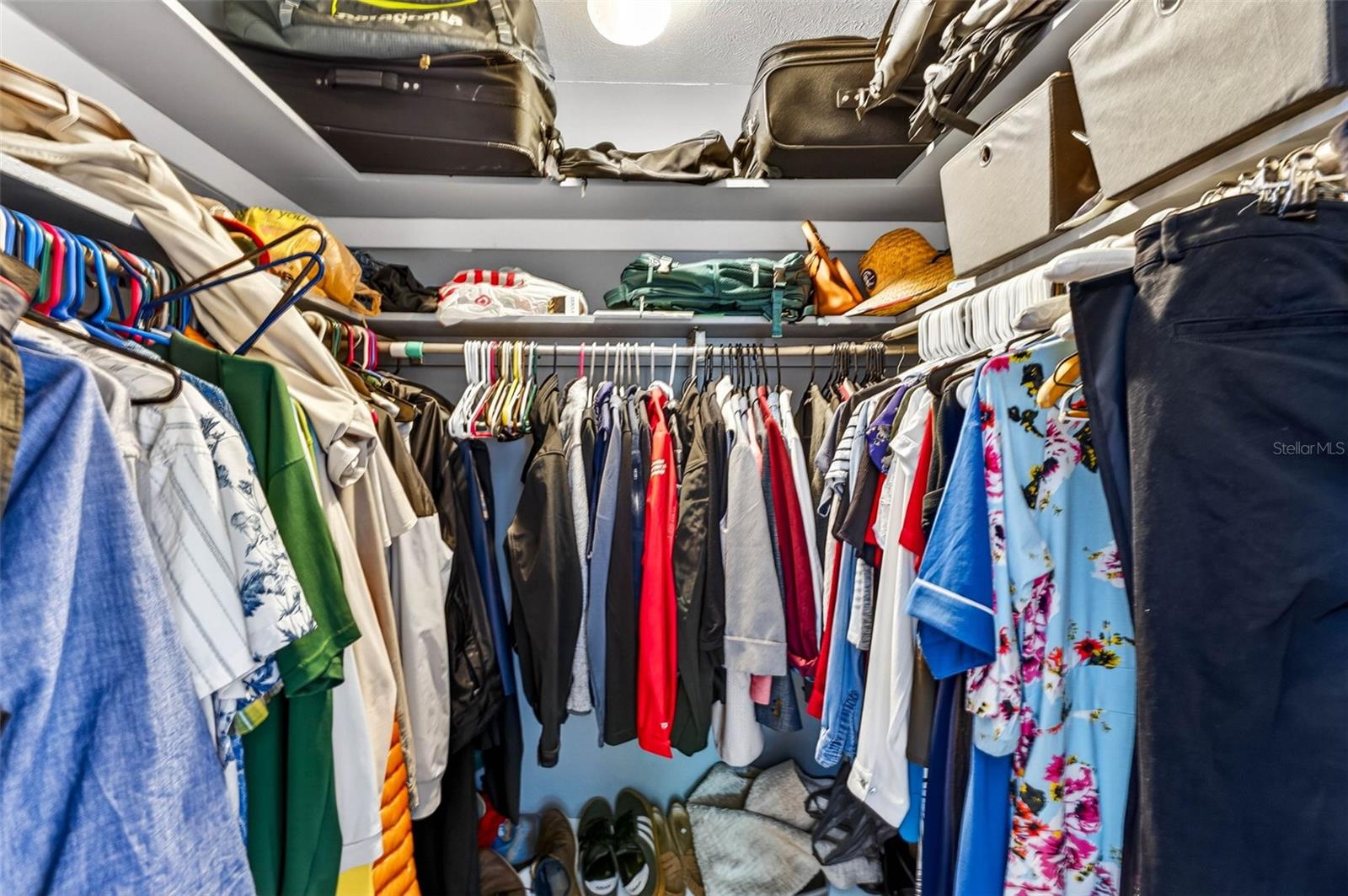 HOUNDS HOLLOW - Residential