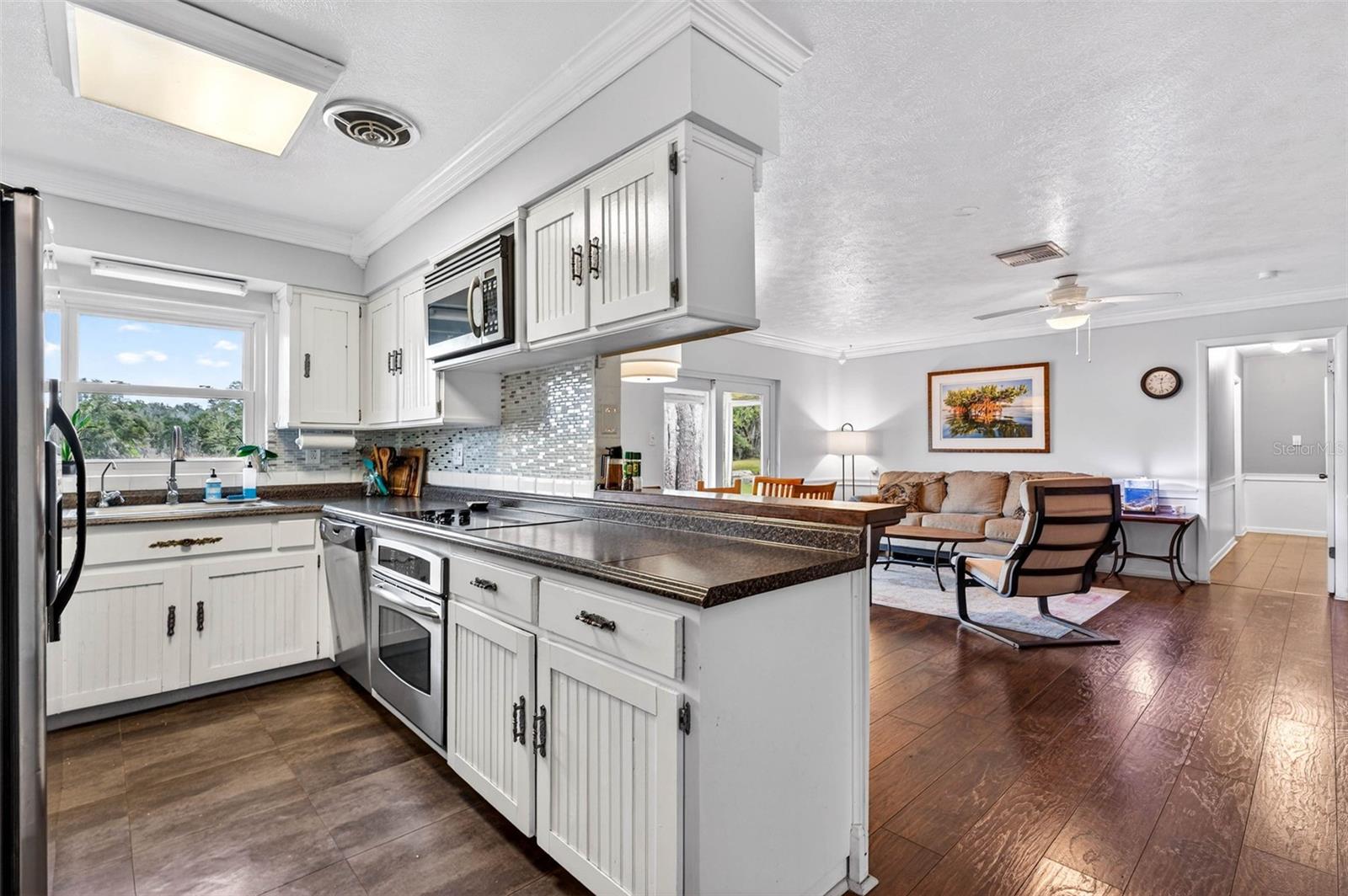 HOUNDS HOLLOW - Residential