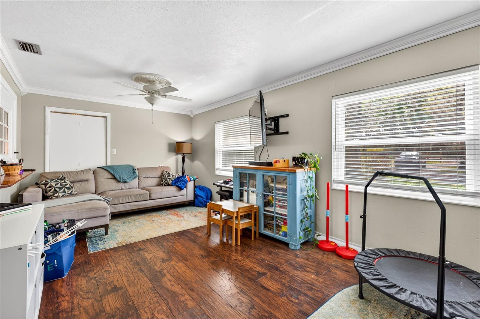 HOUNDS HOLLOW - Residential