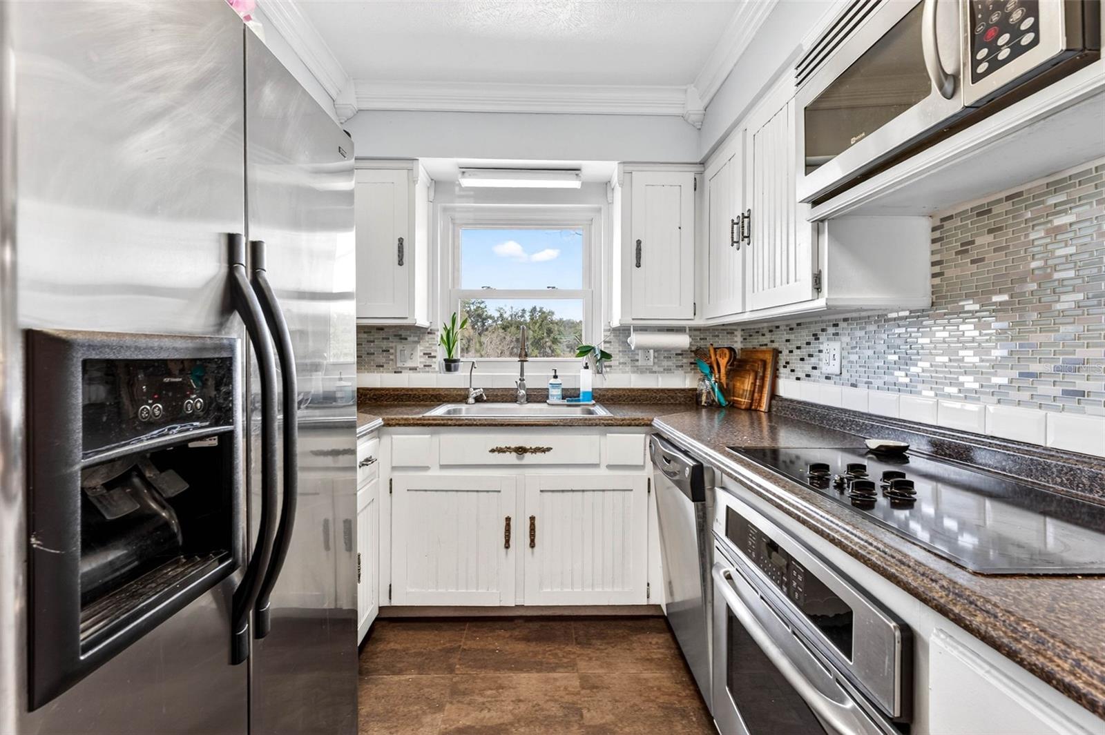 HOUNDS HOLLOW - Residential