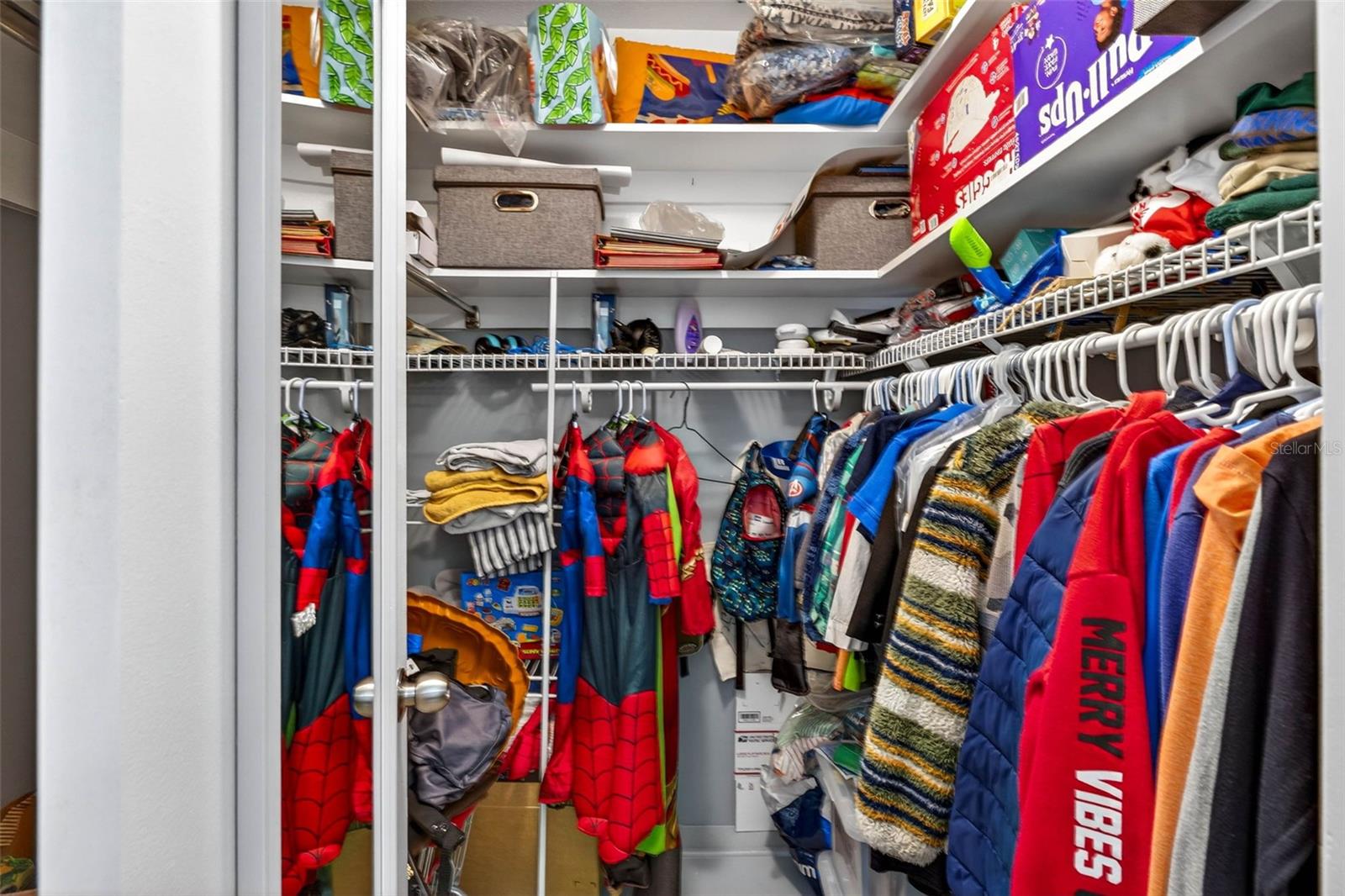 HOUNDS HOLLOW - Residential