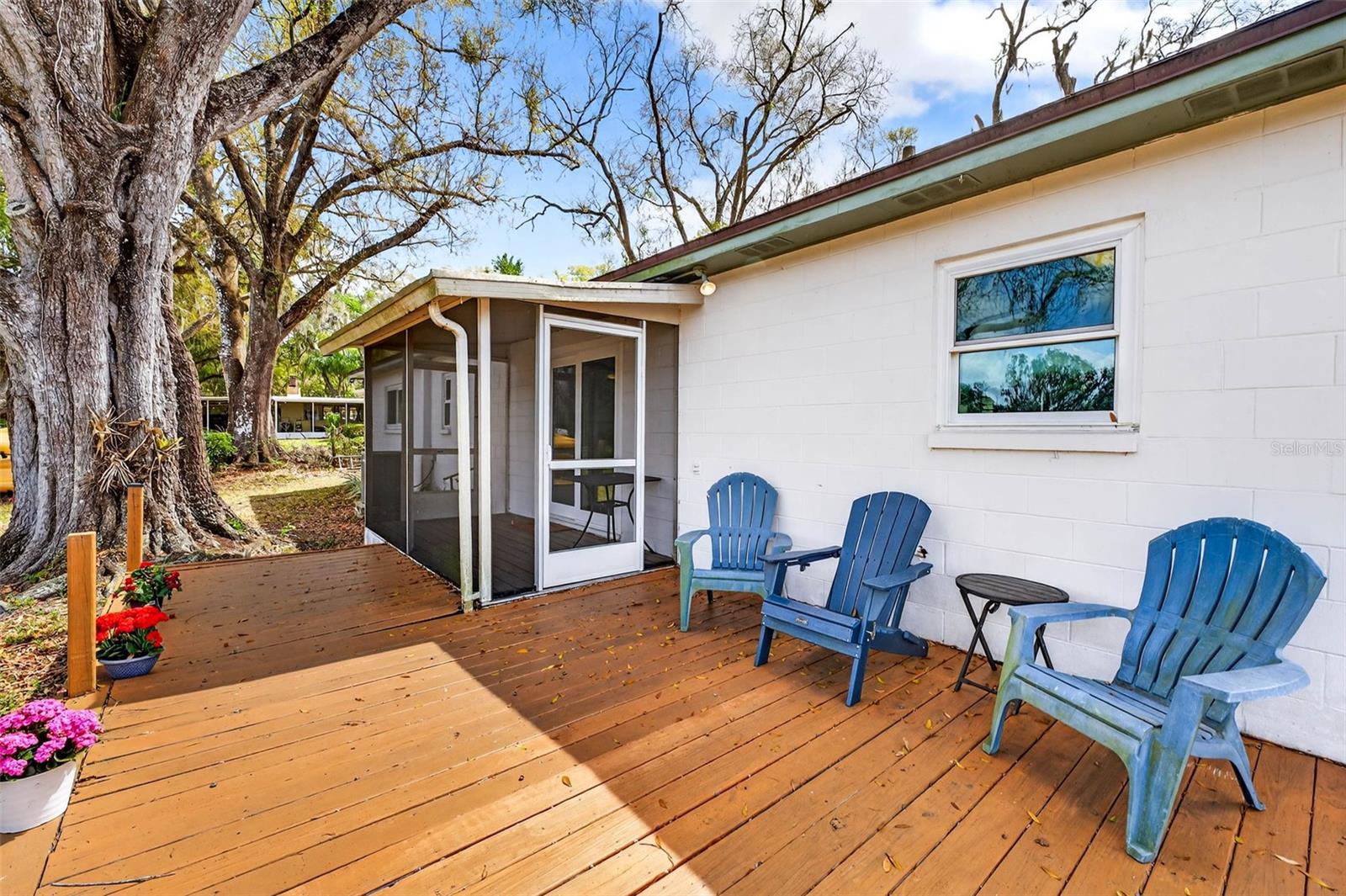 HOUNDS HOLLOW - Residential