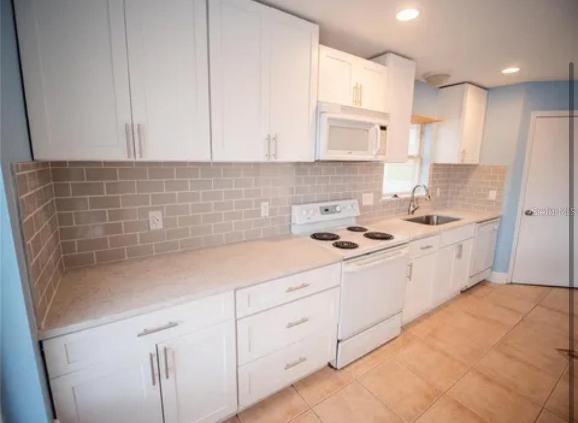 SANDPOINT AT MEADOW WOODS - Residential Lease