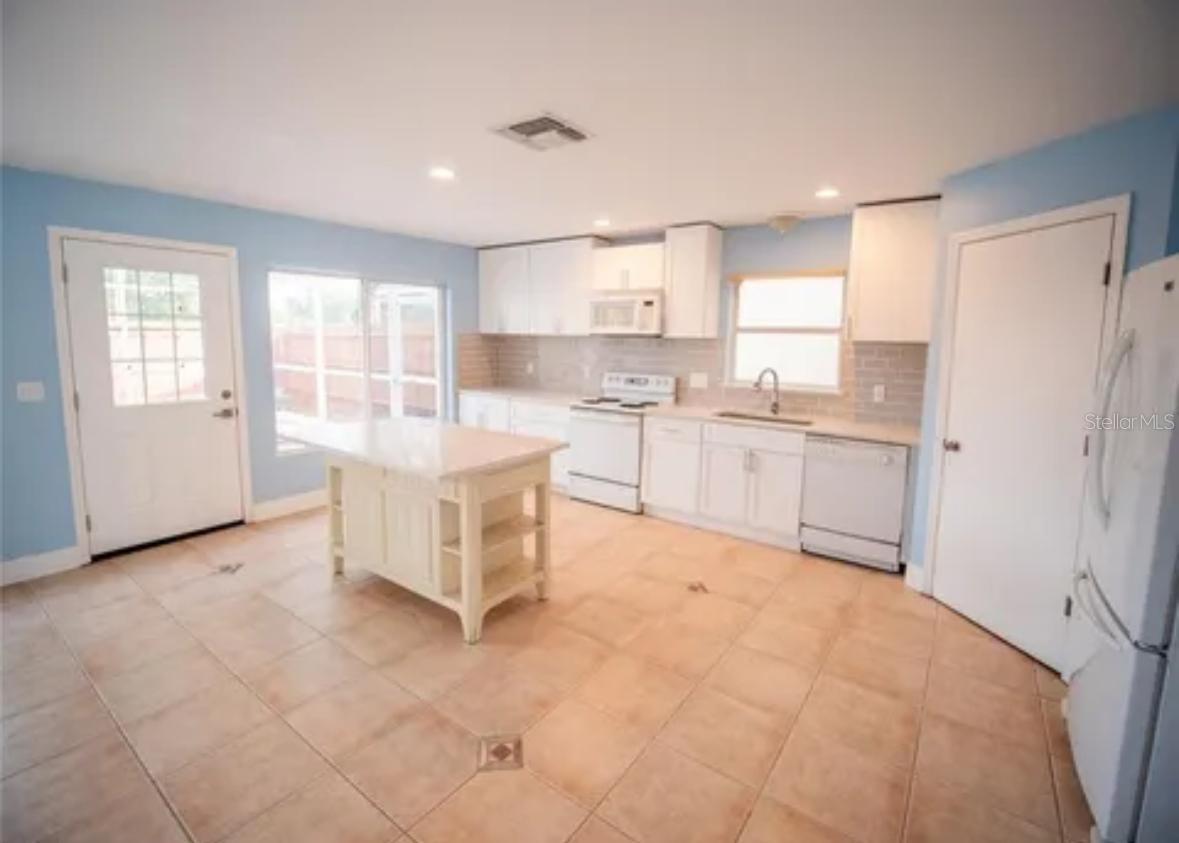 SANDPOINT AT MEADOW WOODS - Residential Lease