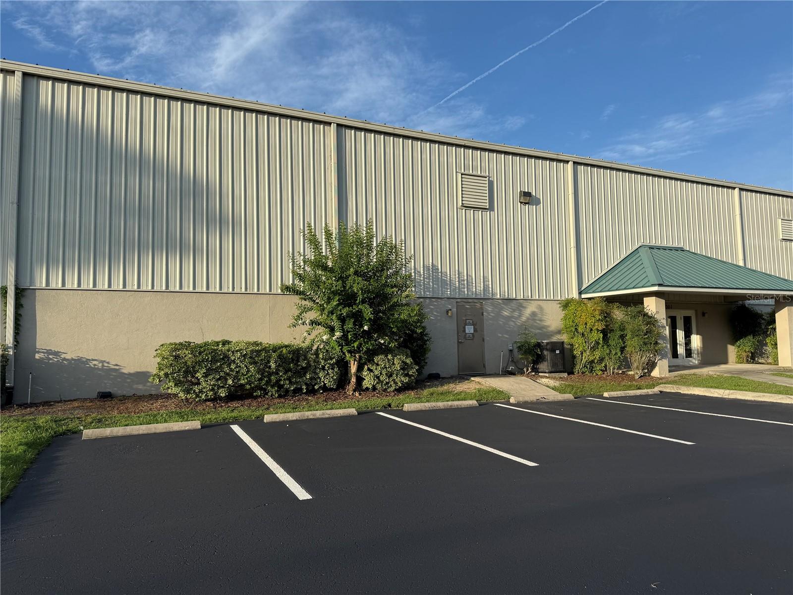 Location, Location, - one block west of I-75 just south of SR 40. 10,125 SF rear load warehouse, 24' eave, two 8' x 8' dock doors, one 12' x 12' ramp door, 130' truck court, fire sprinkler system, 3 phase 400 amp, 13 employee parking spaces. Immediate occupancy.