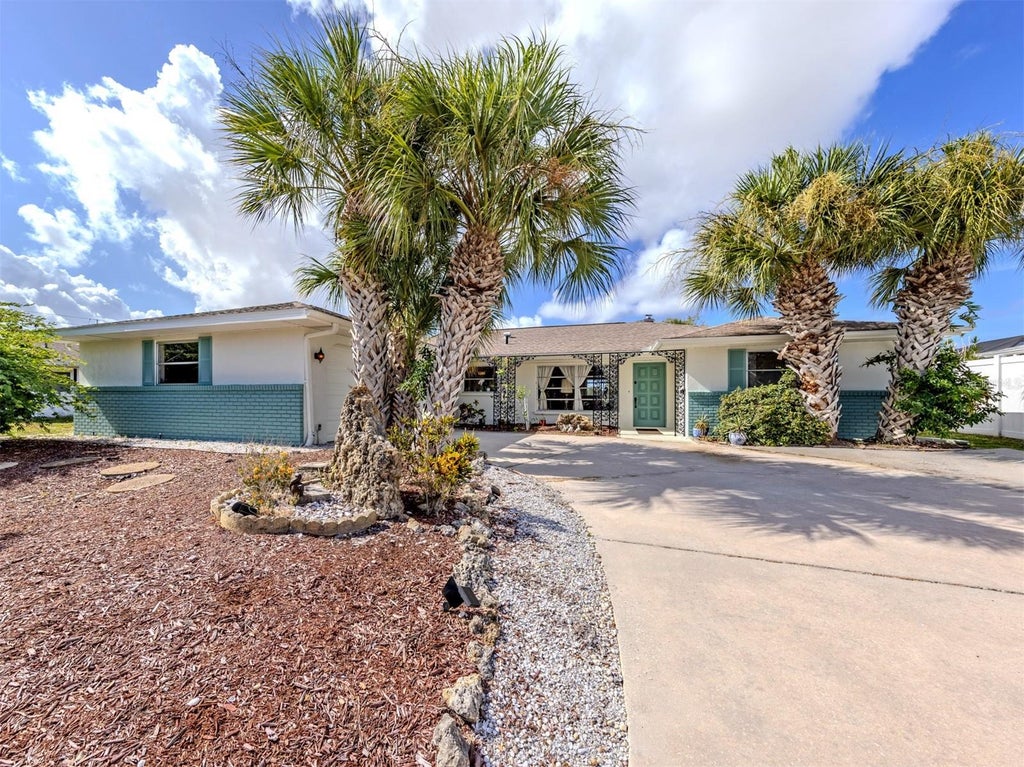 Photo of 1480 Lakeside Drive, Venice, FL 34293 (MLS # N6144835)