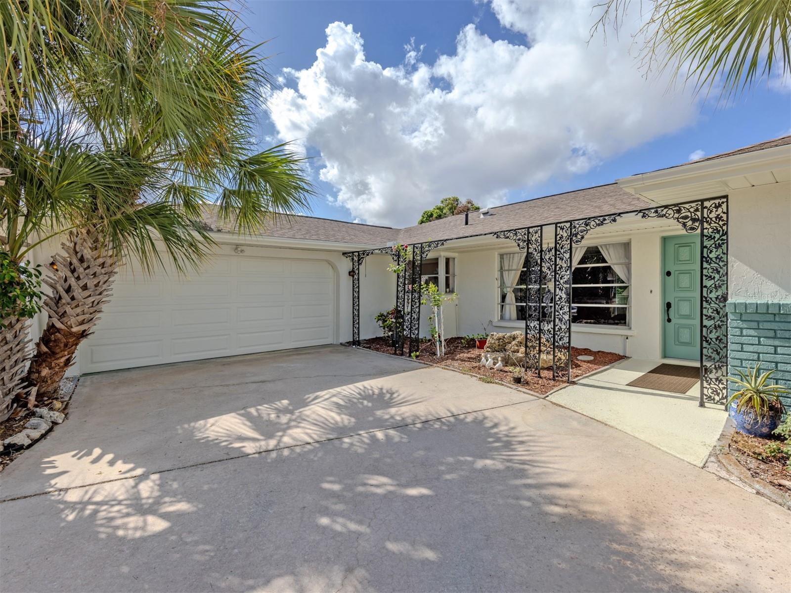 1480 LAKESIDE DRIVE