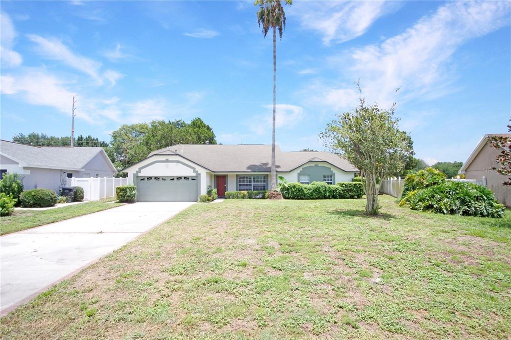 Photo of 928 Loma Bonita Drive, Davenport, FL 33837 (MLS # S5153468)