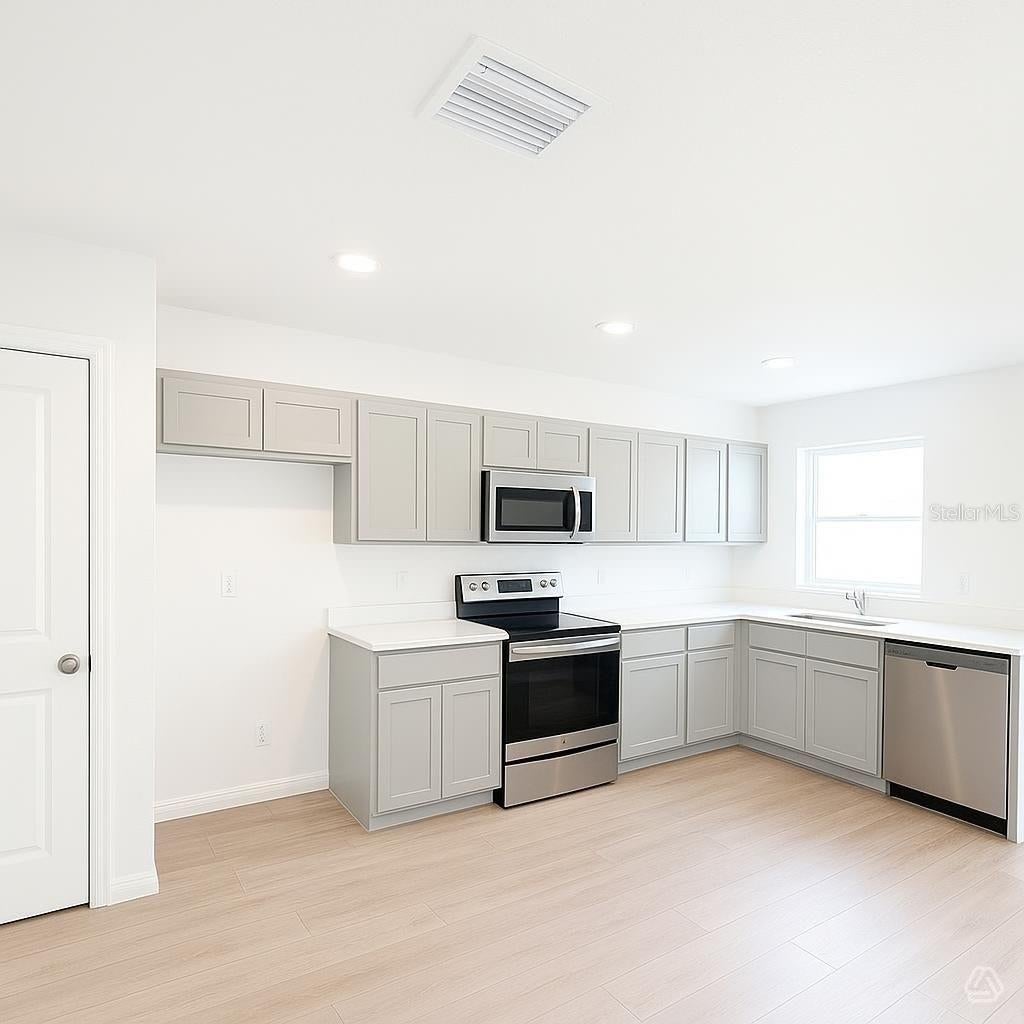 11422 LAKE LOUISA TERRACE