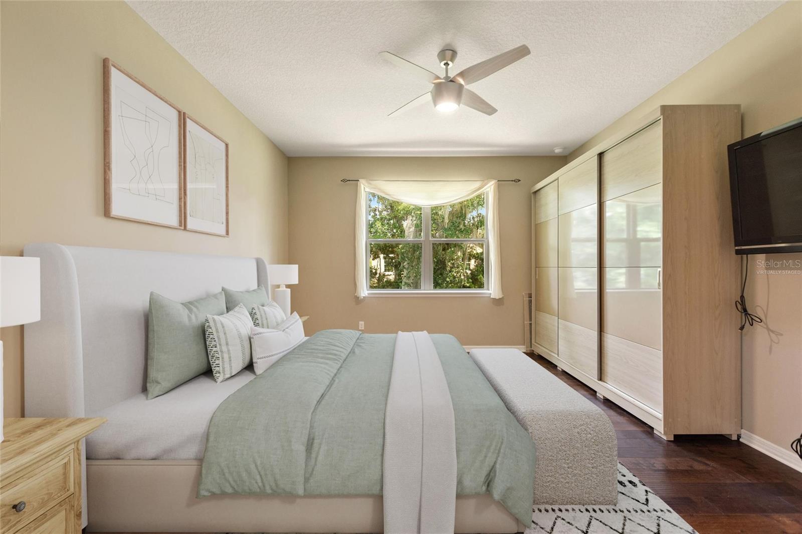 352 ALICANTE CT