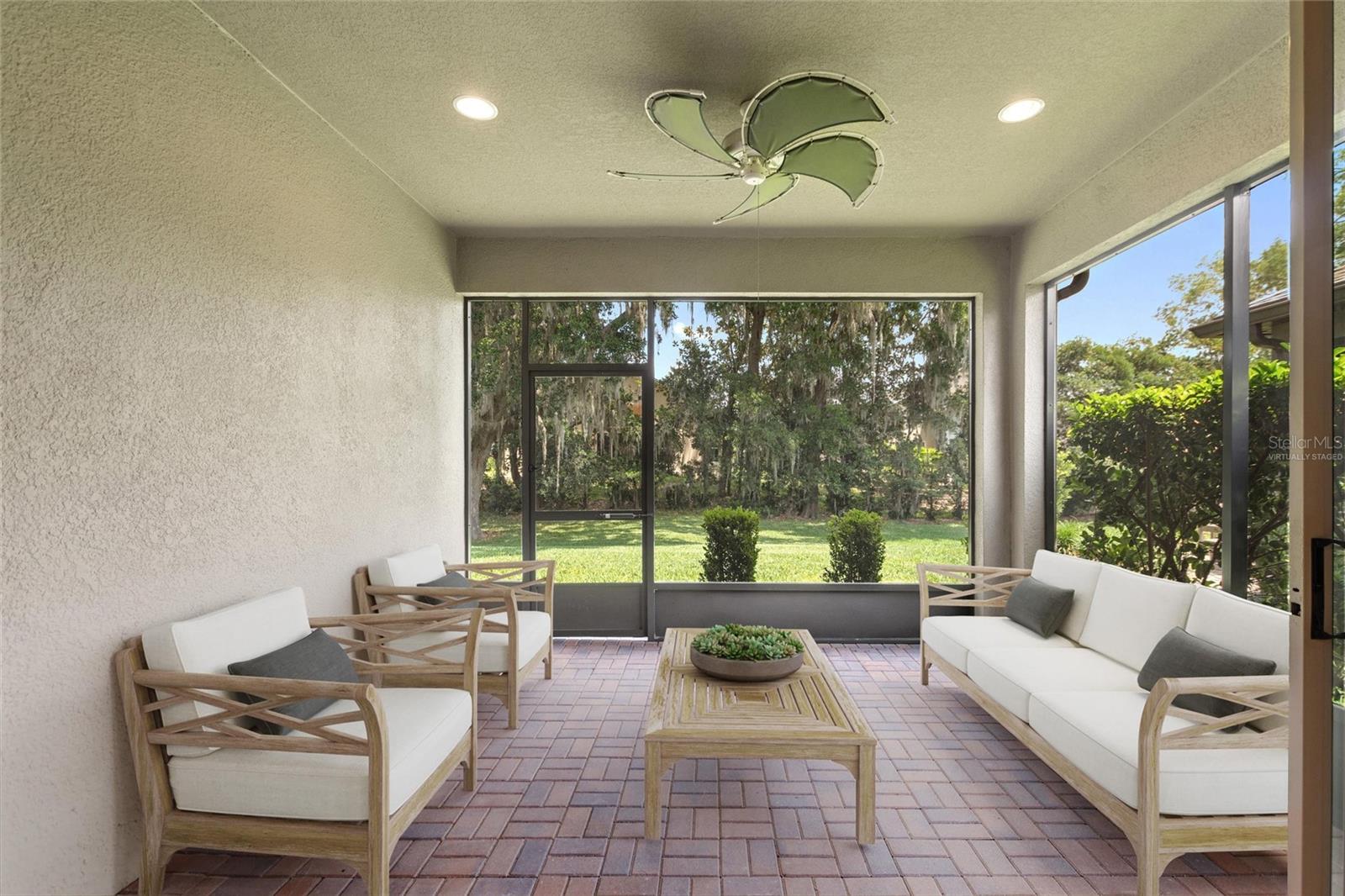 352 ALICANTE CT