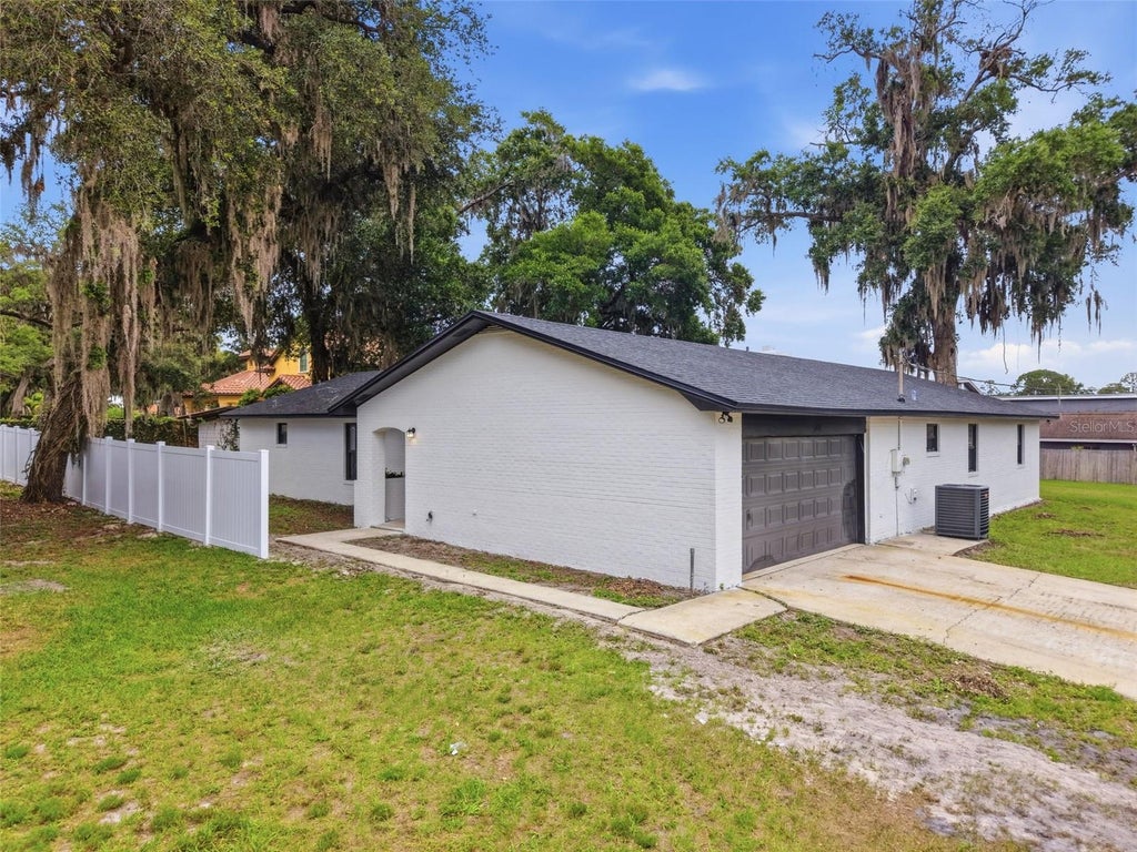 Photo of 107 S High Street, Lake Mary, FL 32746 (MLS # O6414462)