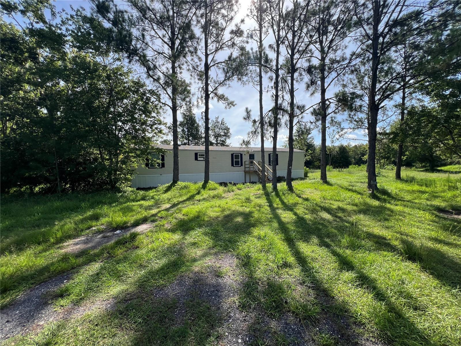 Fully remodeled 3 bedroom 2 bathroom home on 3 acres. Perfectly set in 3 acres for privacy. Brings your RV, boat, or other toys.
Call to set up your showing today!