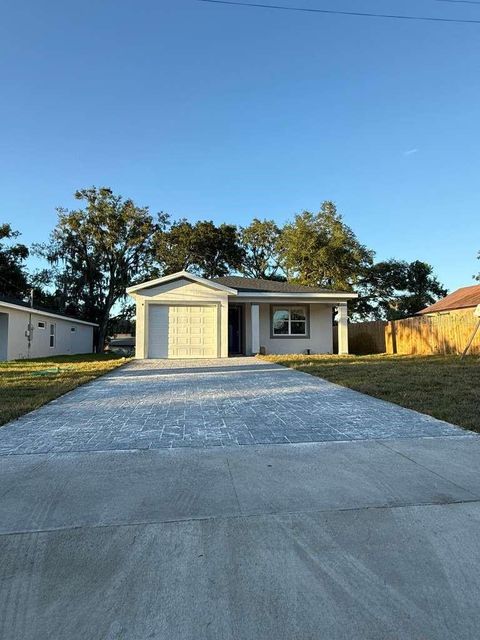 Photo of 25 W 17th Street, Apopka, FL 32703 (MLS # O6358196)