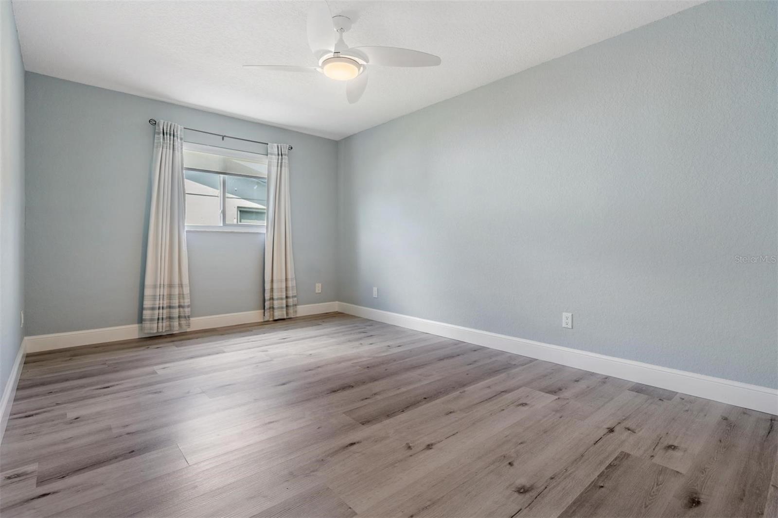 OAKHURST SHORES 5TH ADD - Residential