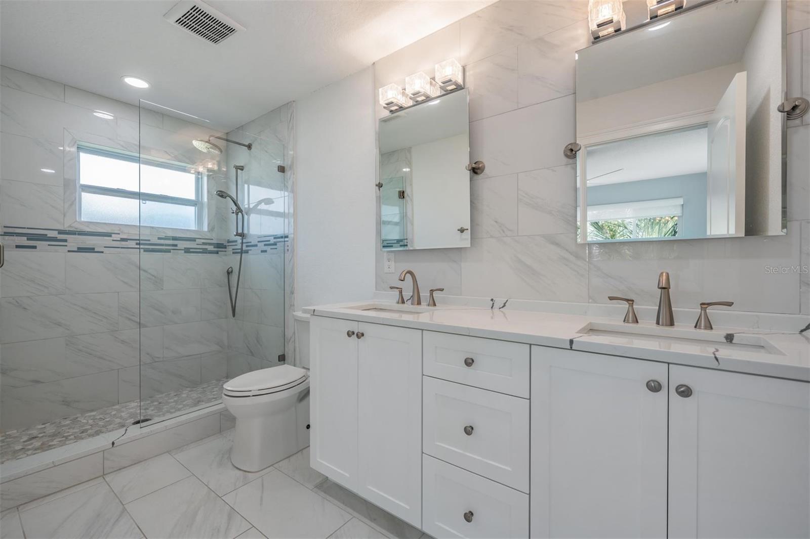 OAKHURST SHORES 5TH ADD - Residential
