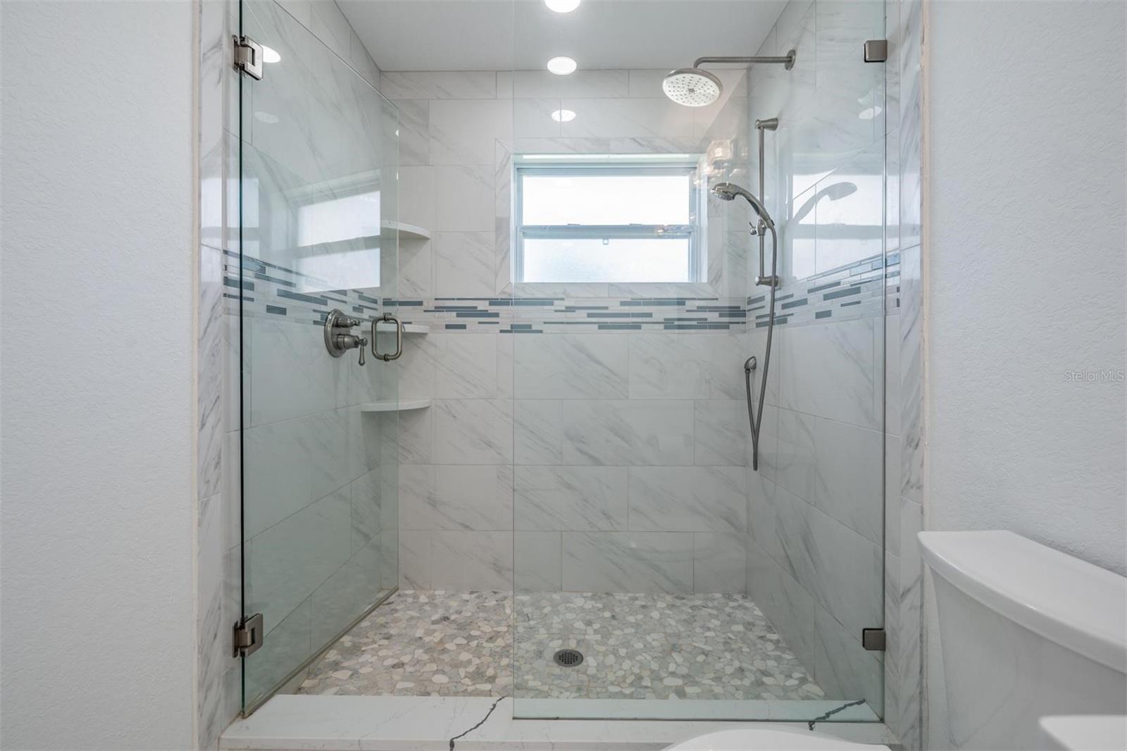OAKHURST SHORES 5TH ADD - Residential