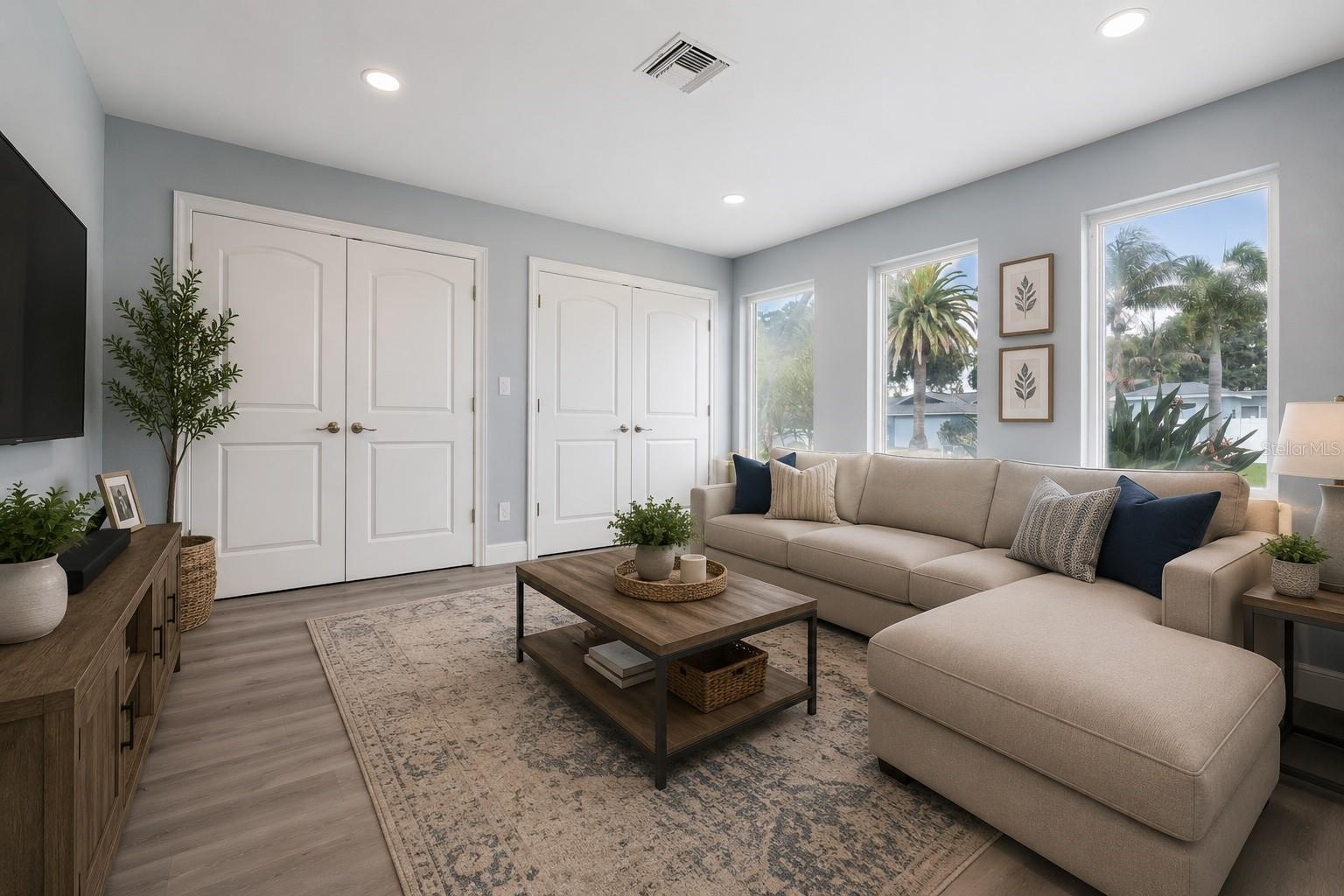 OAKHURST SHORES 5TH ADD - Residential