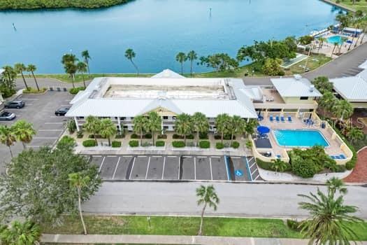 ISLAND RESORT AT MARINERS CLUB - Residential