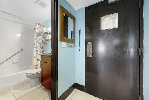 ISLAND RESORT AT MARINERS CLUB - Residential