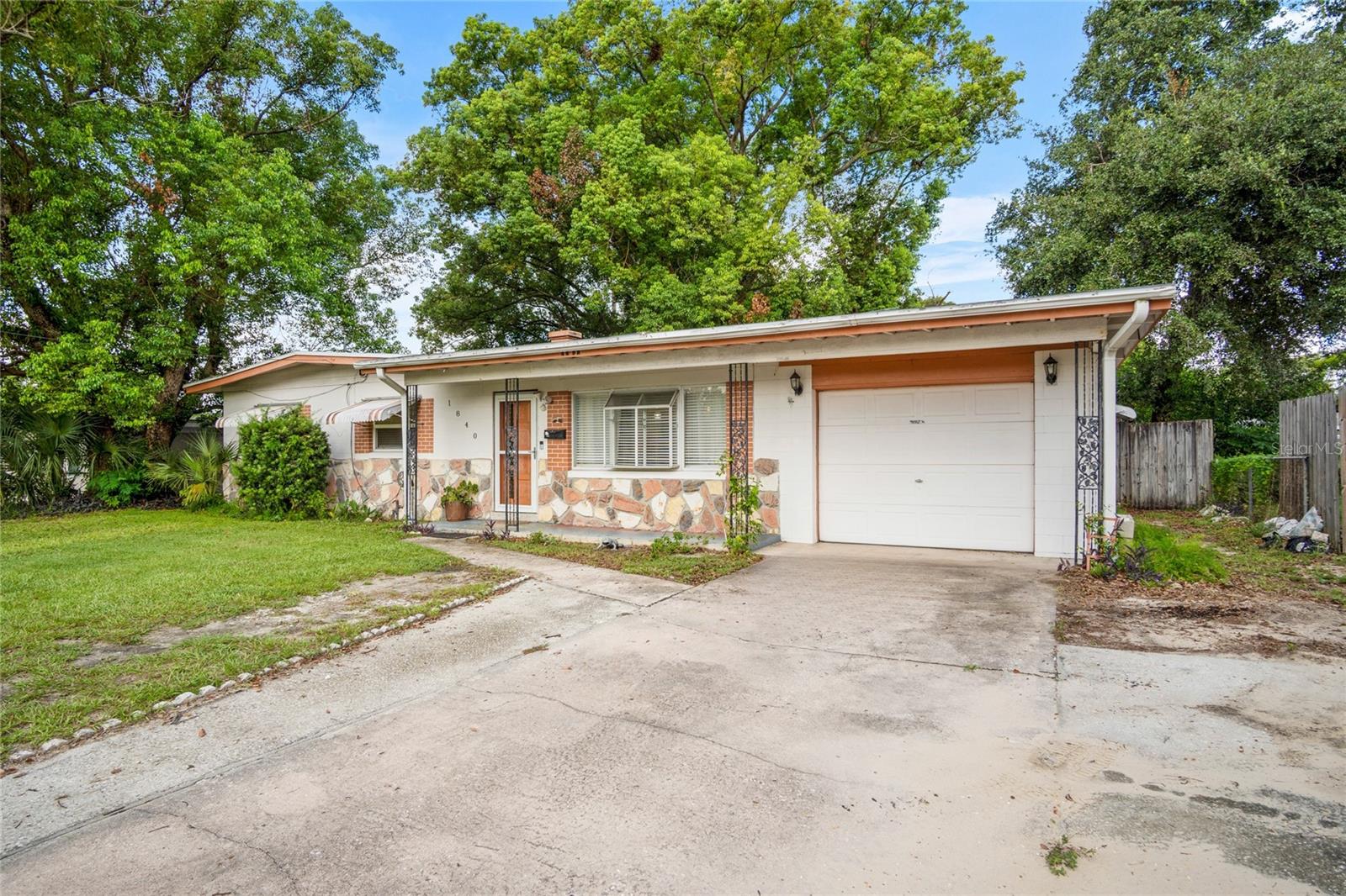 1840 N POWERS DRIVE