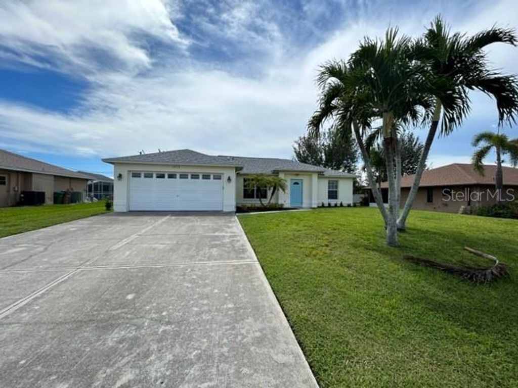 Photo of 2712 SW 11th Place, Cape Coral, FL 33914 (MLS # C7518661)