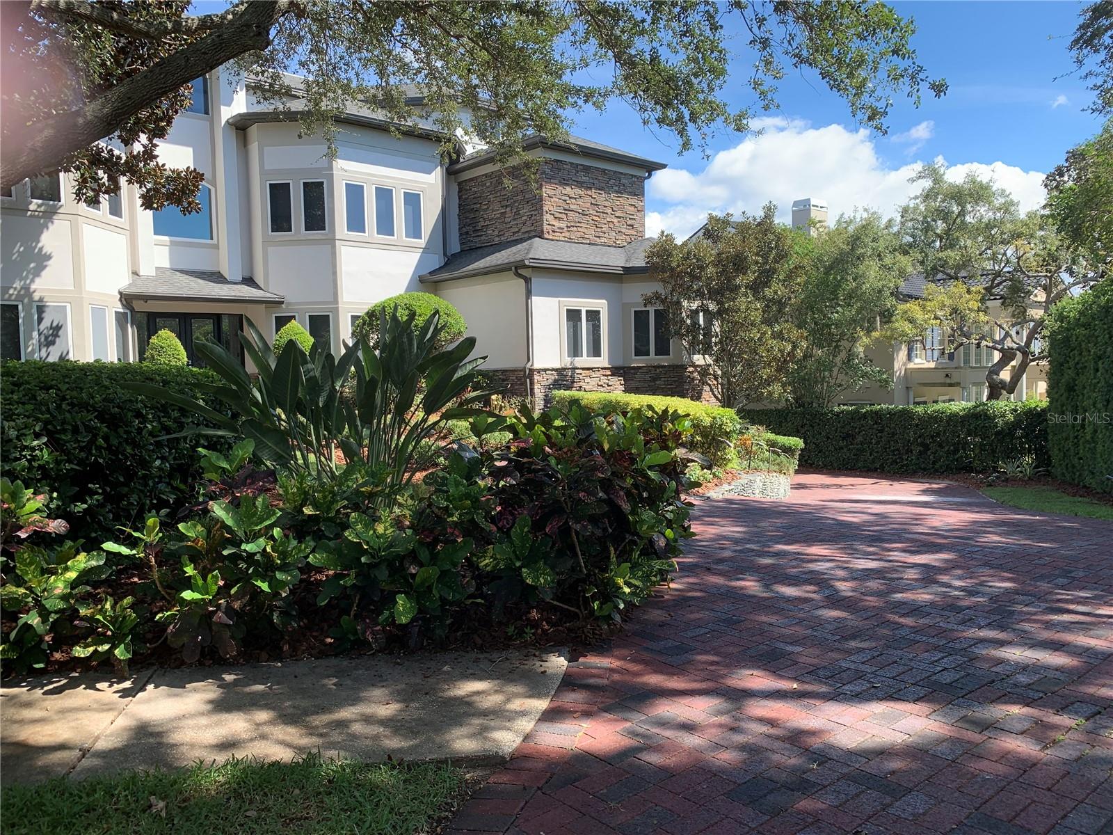 1058 ROUNDSTONE PLACE