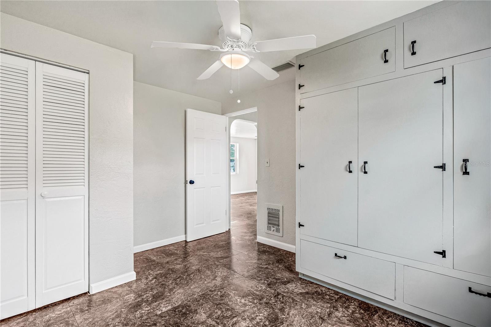EDGEWATER ACRES - Residential