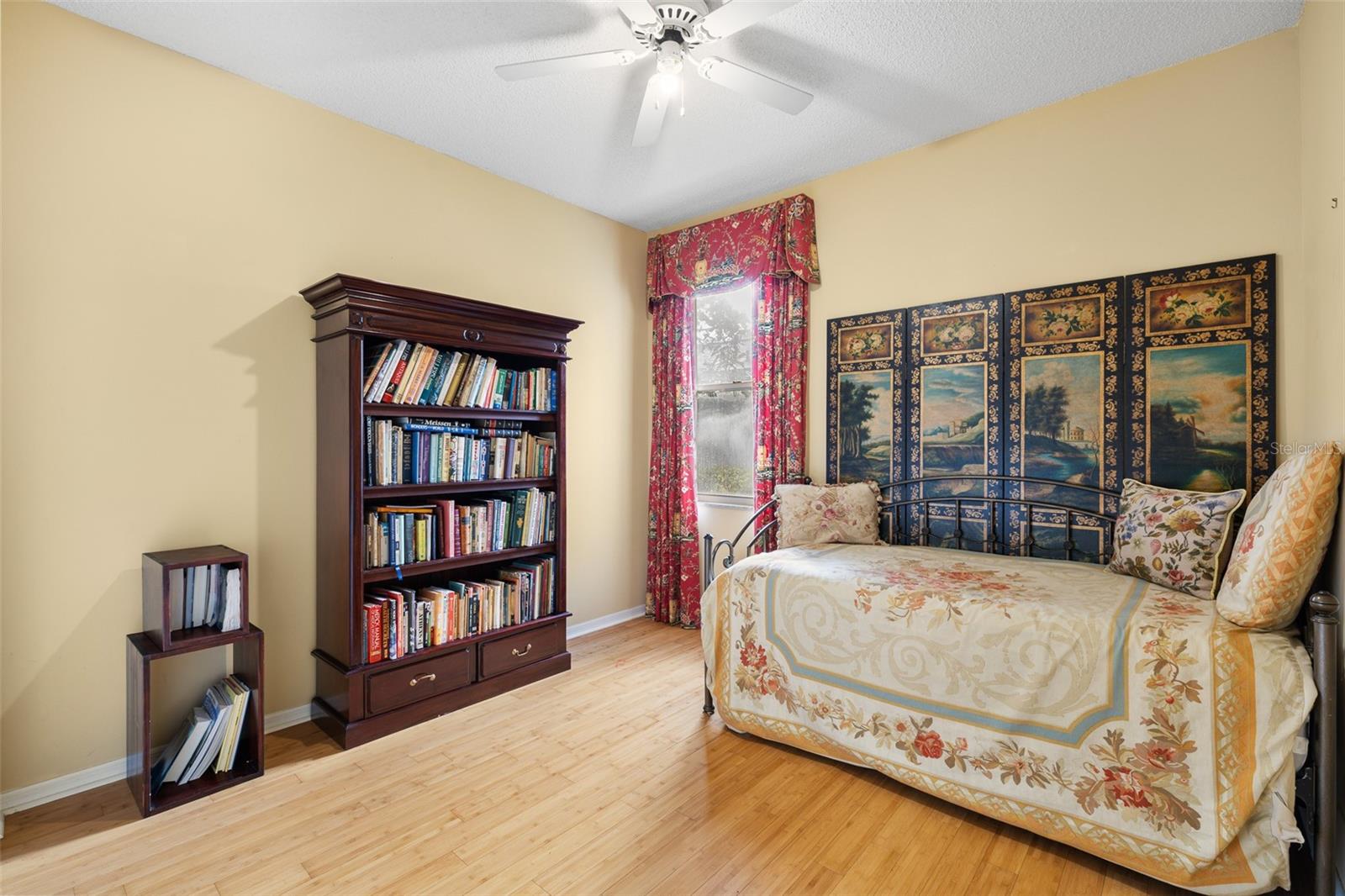 RIVER HILLS COUNTRY CLUB PH - Residential