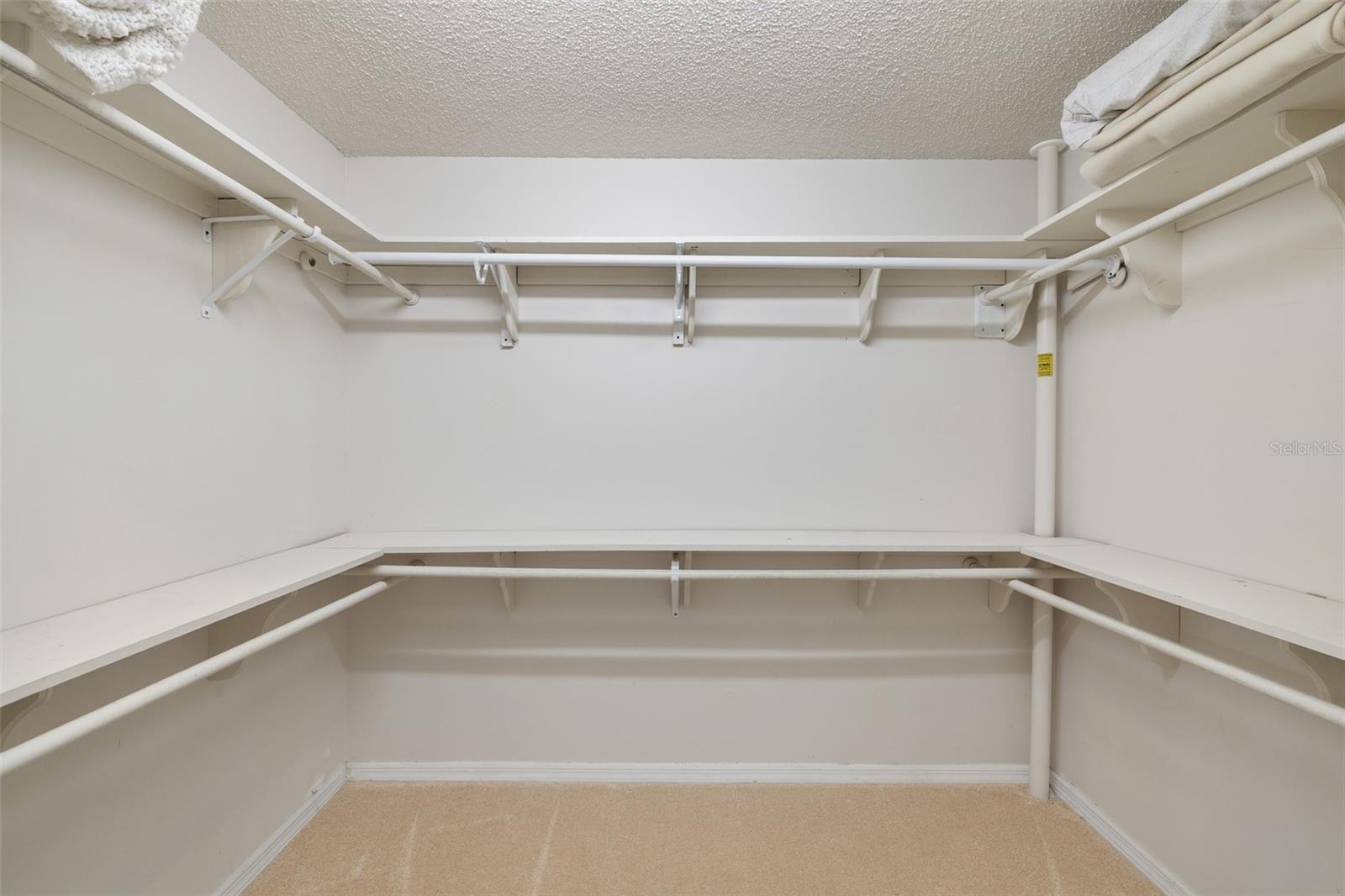 RIVER HILLS COUNTRY CLUB PH - Residential