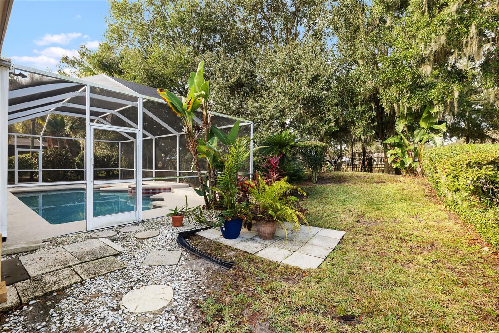 RIVER HILLS COUNTRY CLUB PH - Residential