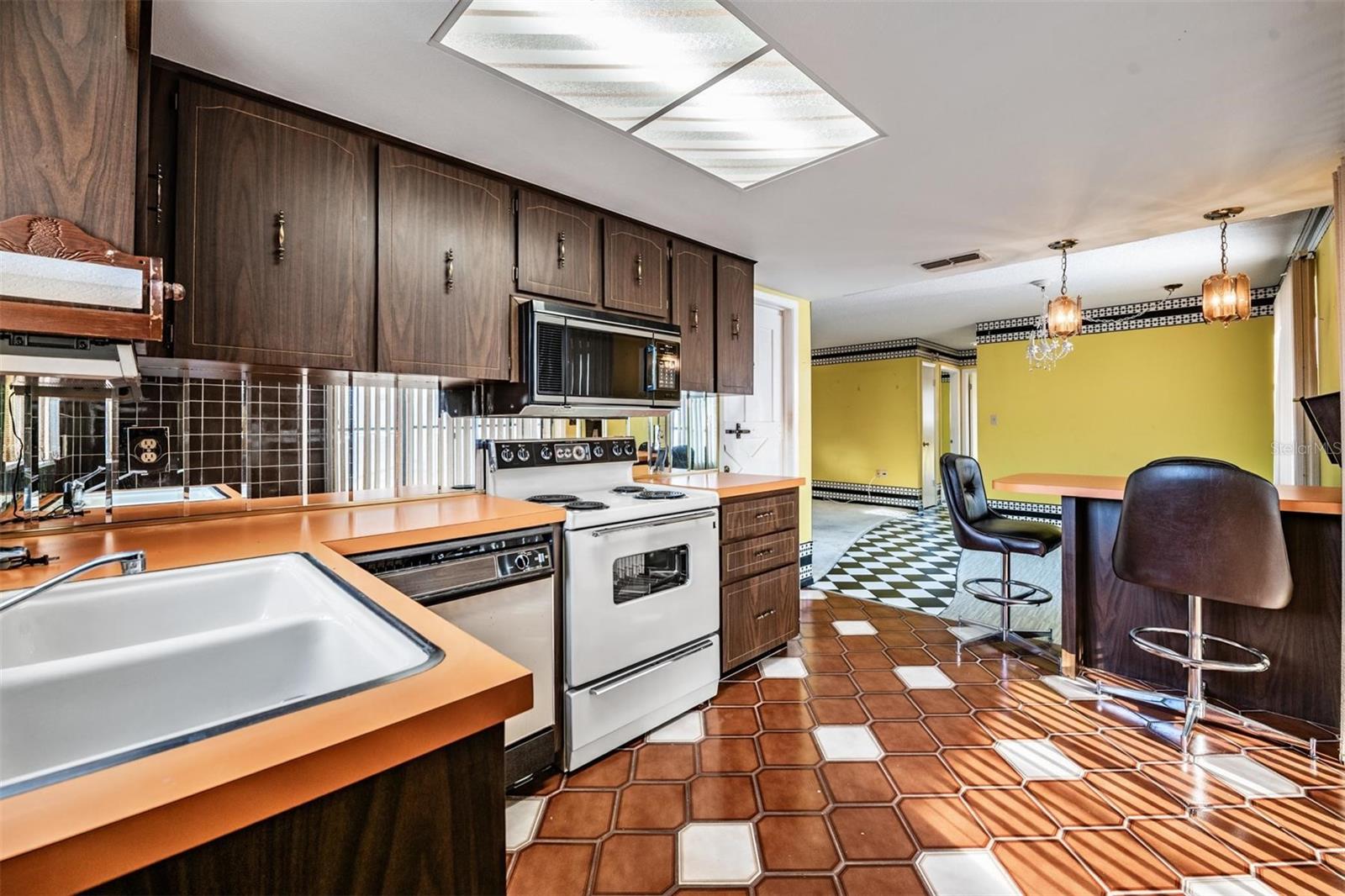 THE LAKES - Residential