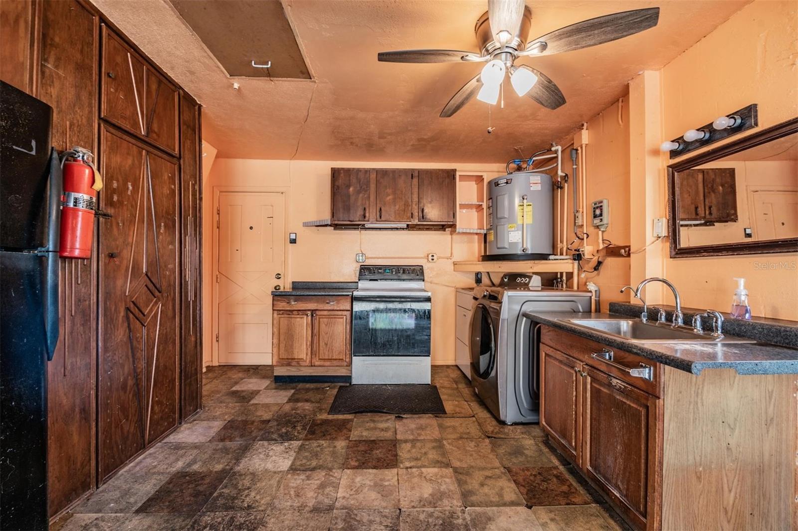 THE LAKES - Residential